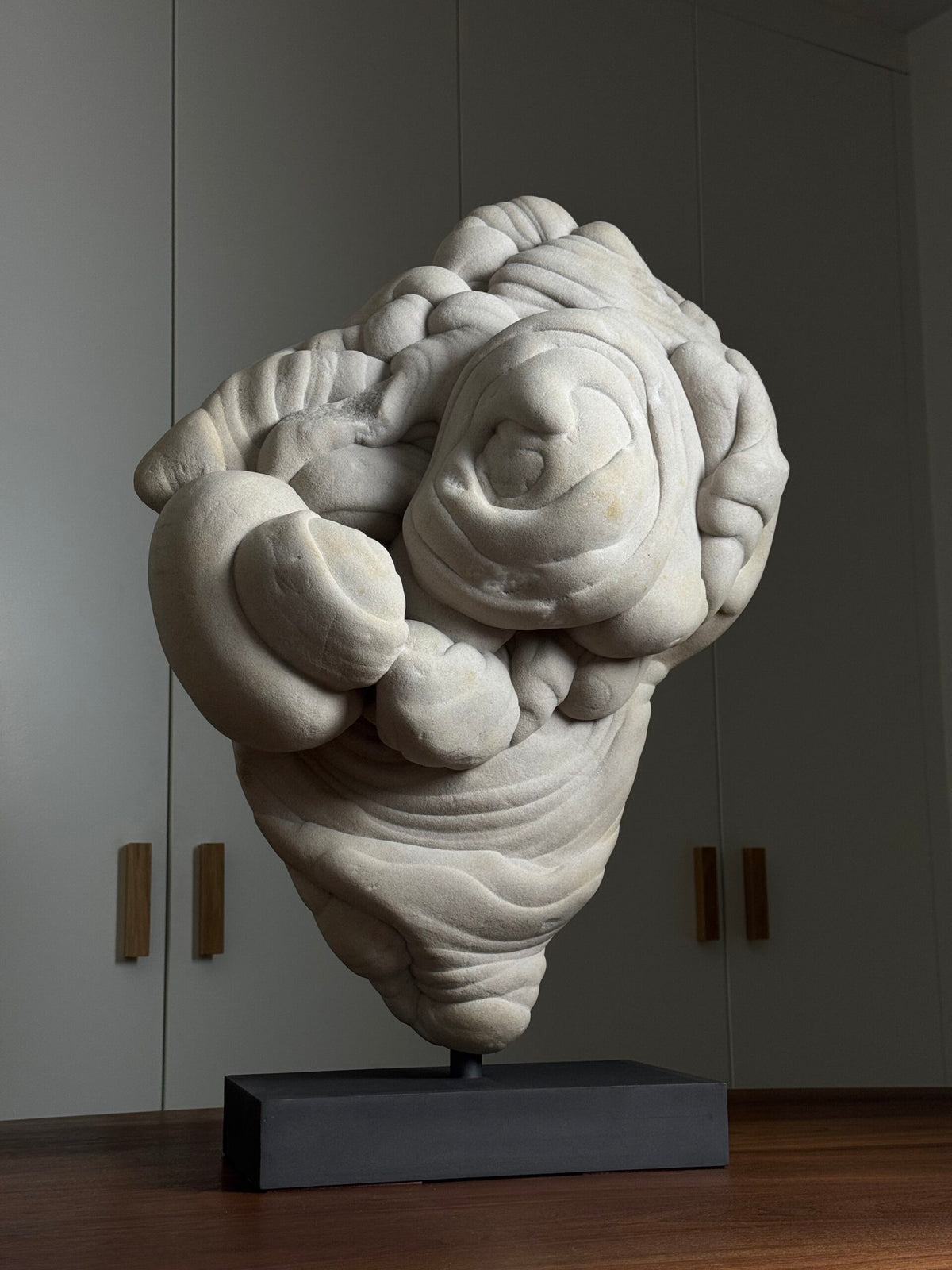 Giant Gogotte de Fontainebleau on Custom Stand, photo 8