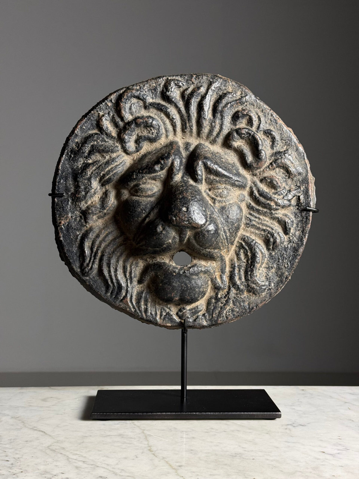 17th Century French Cast Iron Lion Head Fountain Mask on Stand, photo 1