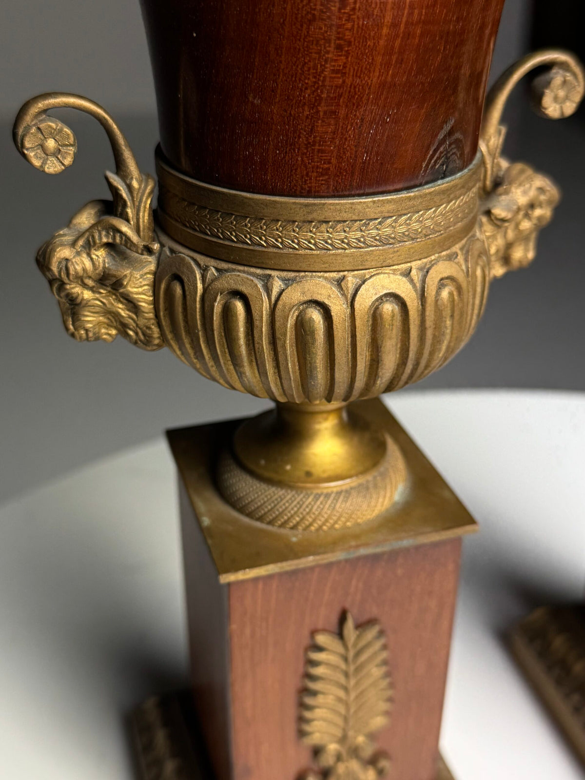 Pair of 19th Century Mahogany Vases with Gilt Bronze Ram's Heads, photo 3