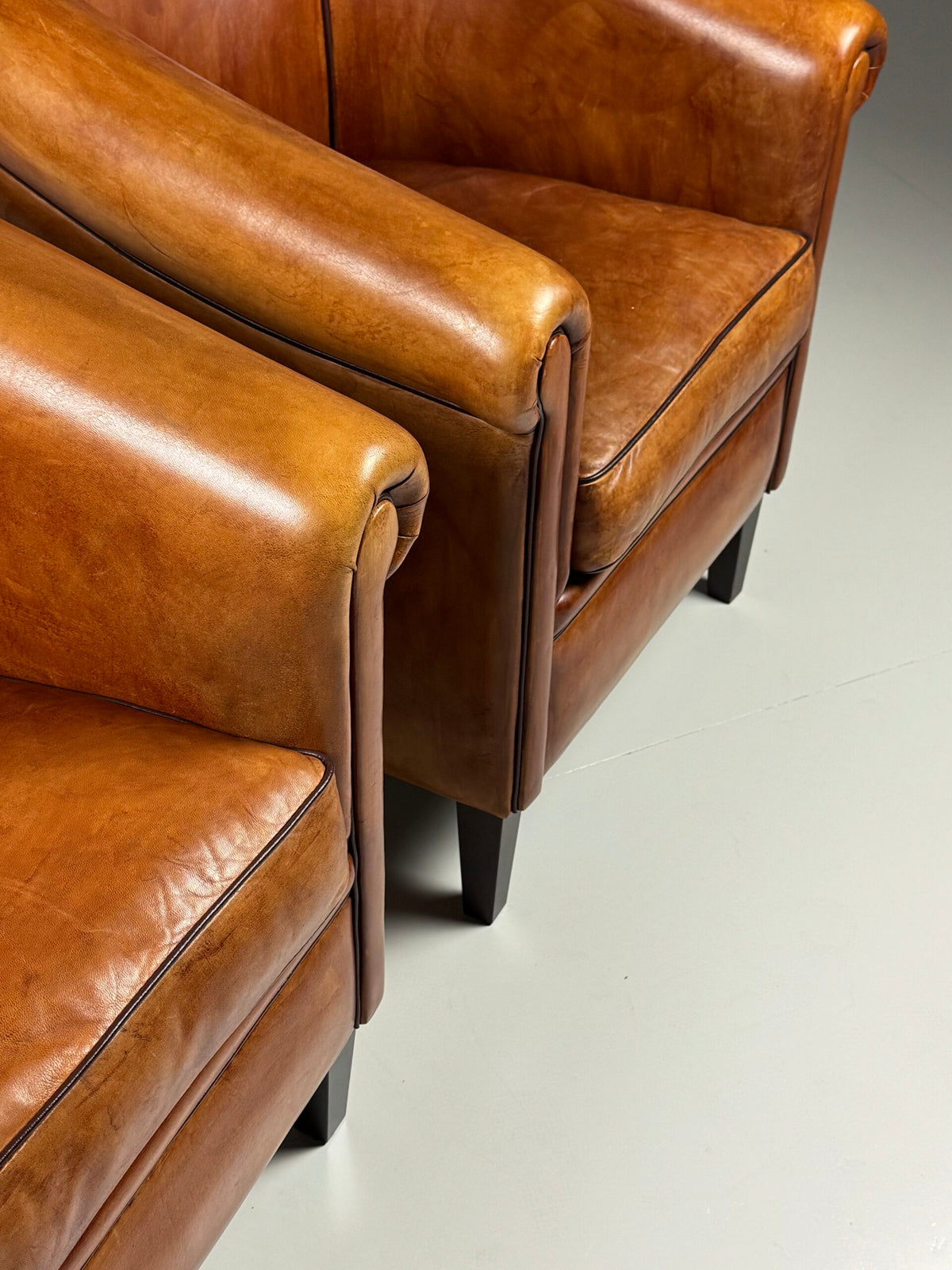 Pair of Sheepskin Club Armchairs in New Condition, photo 16