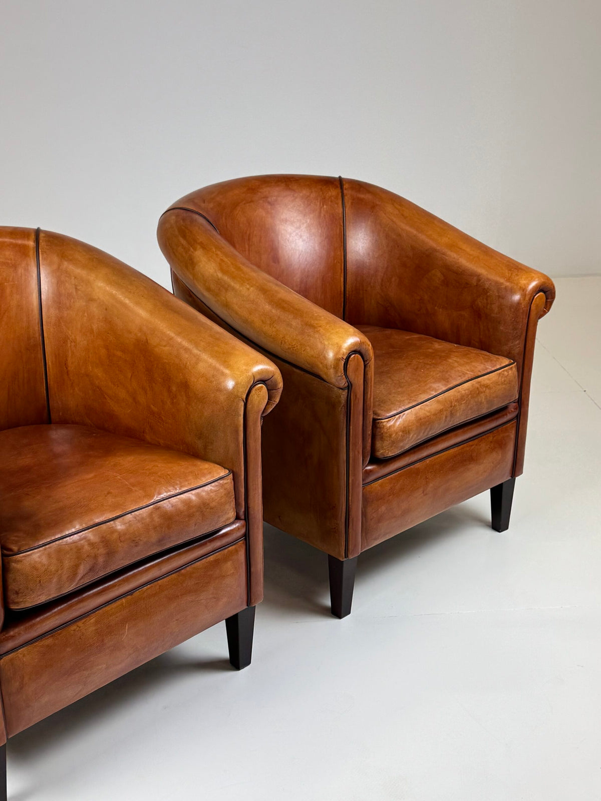 Pair of Sheepskin Club Armchairs in New Condition, photo 20