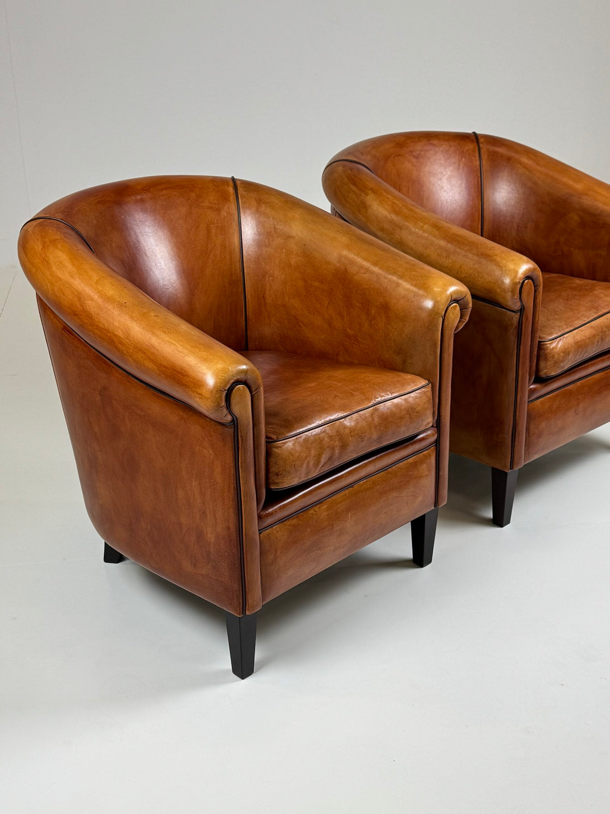 Pair of Sheepskin Club Armchairs in New Condition, photo 21