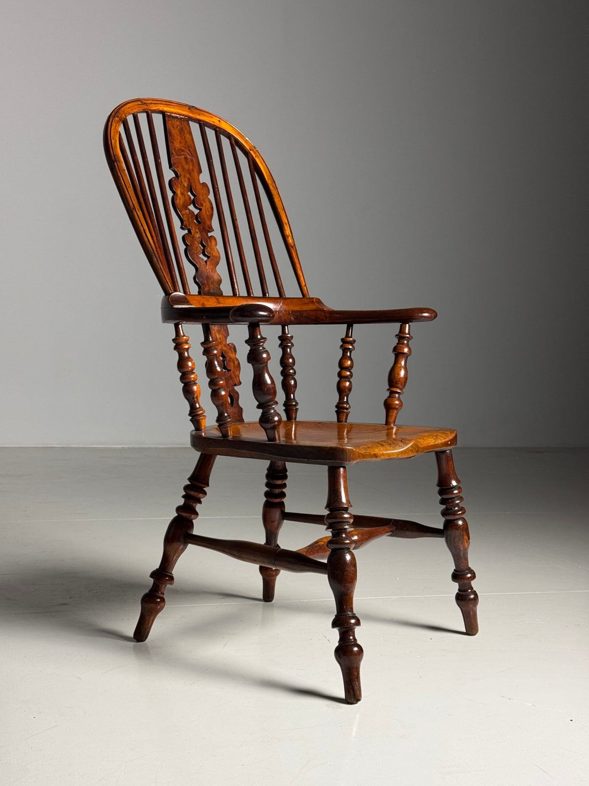 English Yew Wood Windsor Chair, c. 1800, photo 1