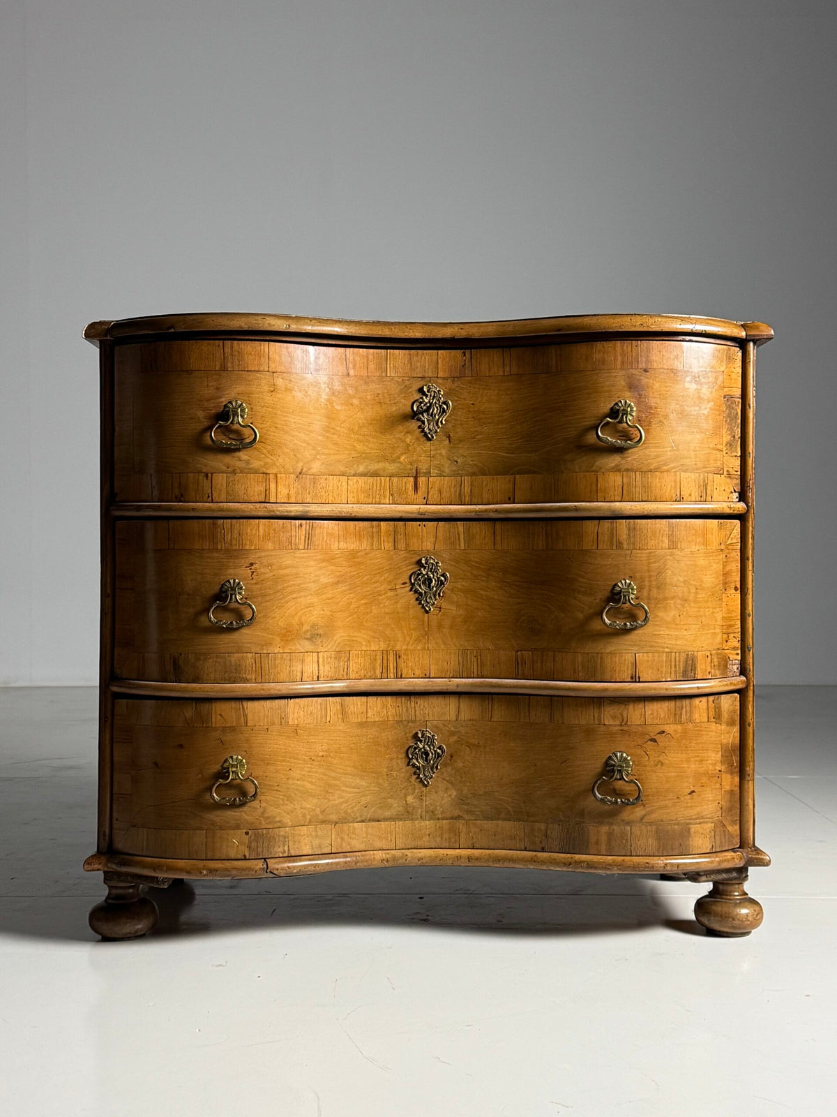 South German Serpentine Chest of Drawers, 18th Century, photo 31
