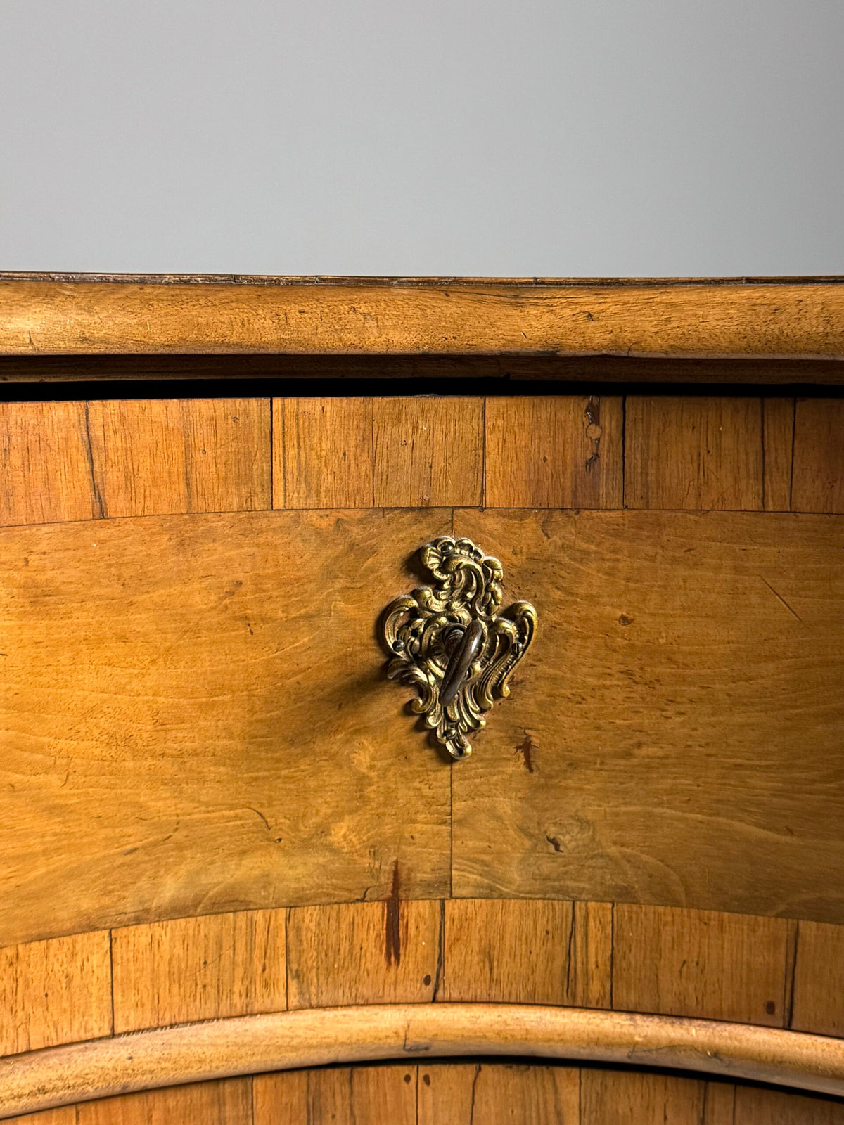 South German Serpentine Chest of Drawers, 18th Century, photo 28
