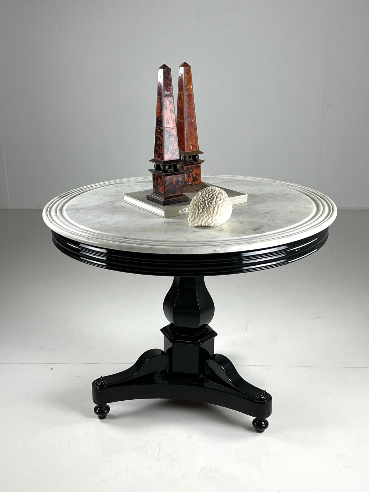 Black Lacquered Center Table with White Marble Top, Belgium c. 1900, photo 4
