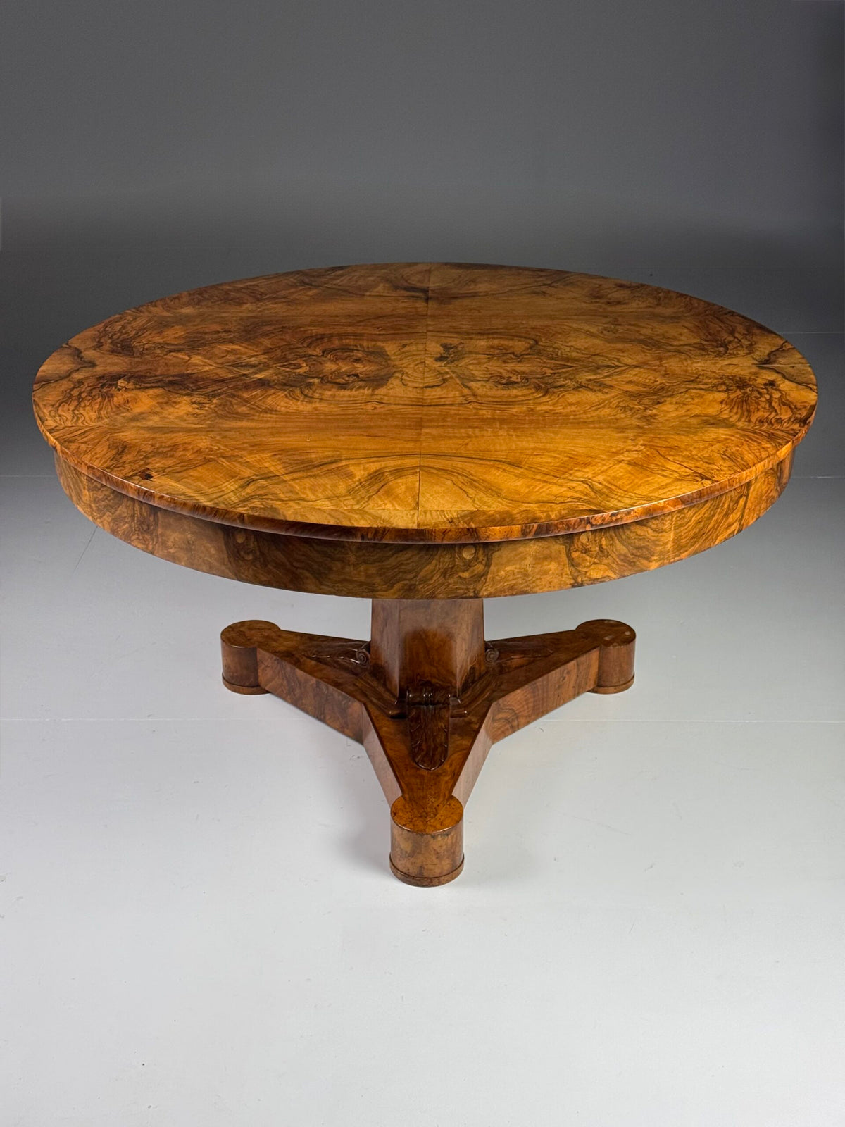 Biedermeier Walnut Center Table, Early 19th Century, photo 1