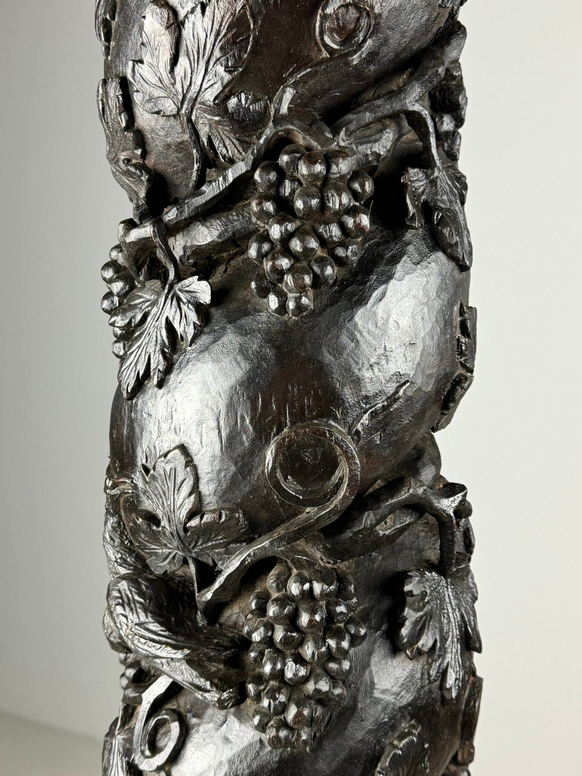 French Hand Carved Column Fragment from an Altar, 18th Century, photo 1