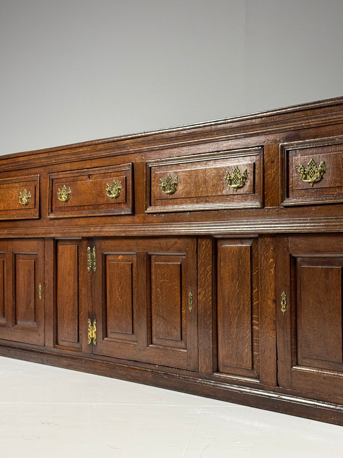 Extra Long English Oak Dresser, c. 1720, 302 cm, photo 9