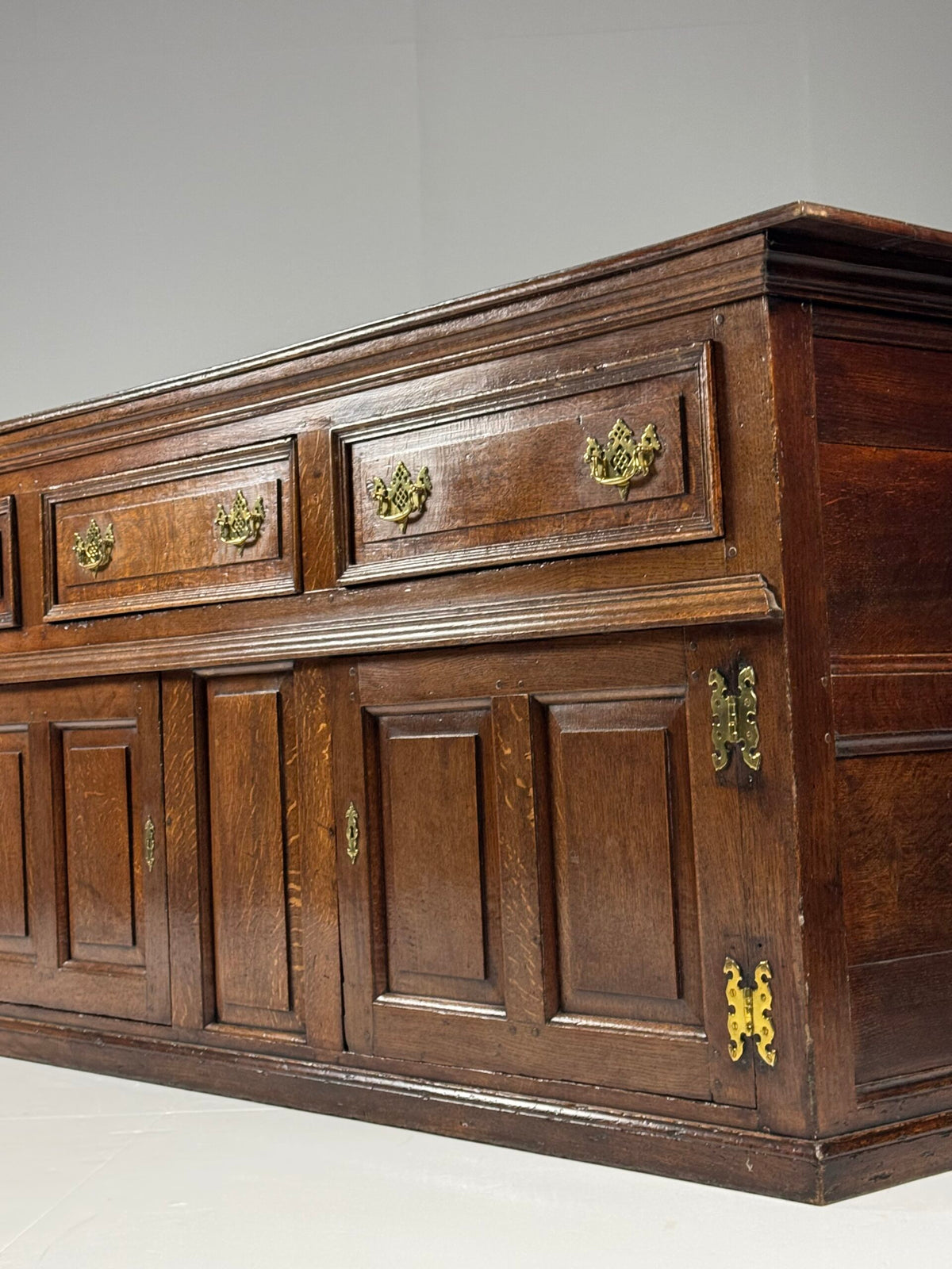 Extra Long English Oak Dresser, c. 1720, 302 cm, photo 7