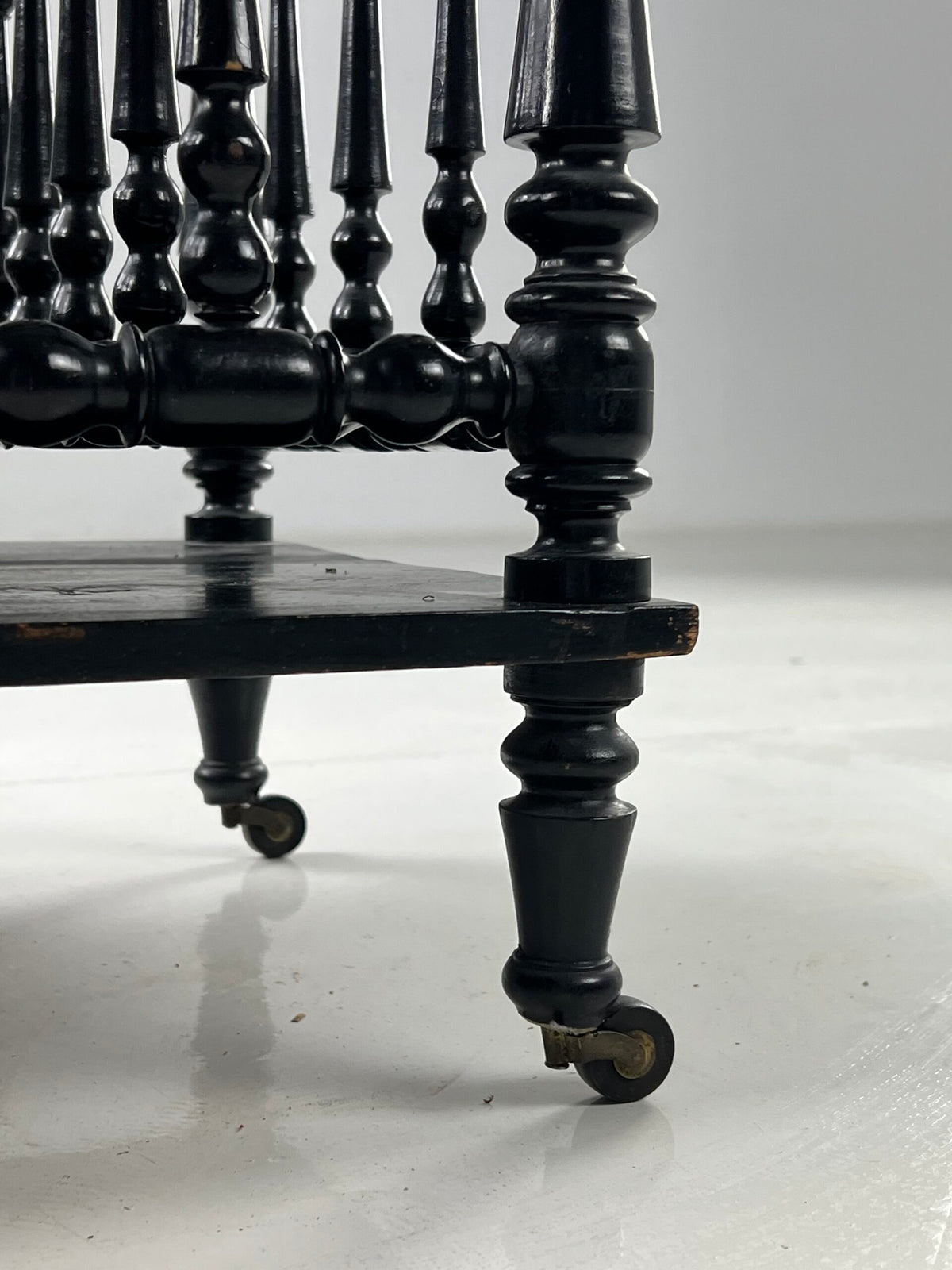 French Napoleon III Magazine Rack on Castors, 19th Century, photo 5