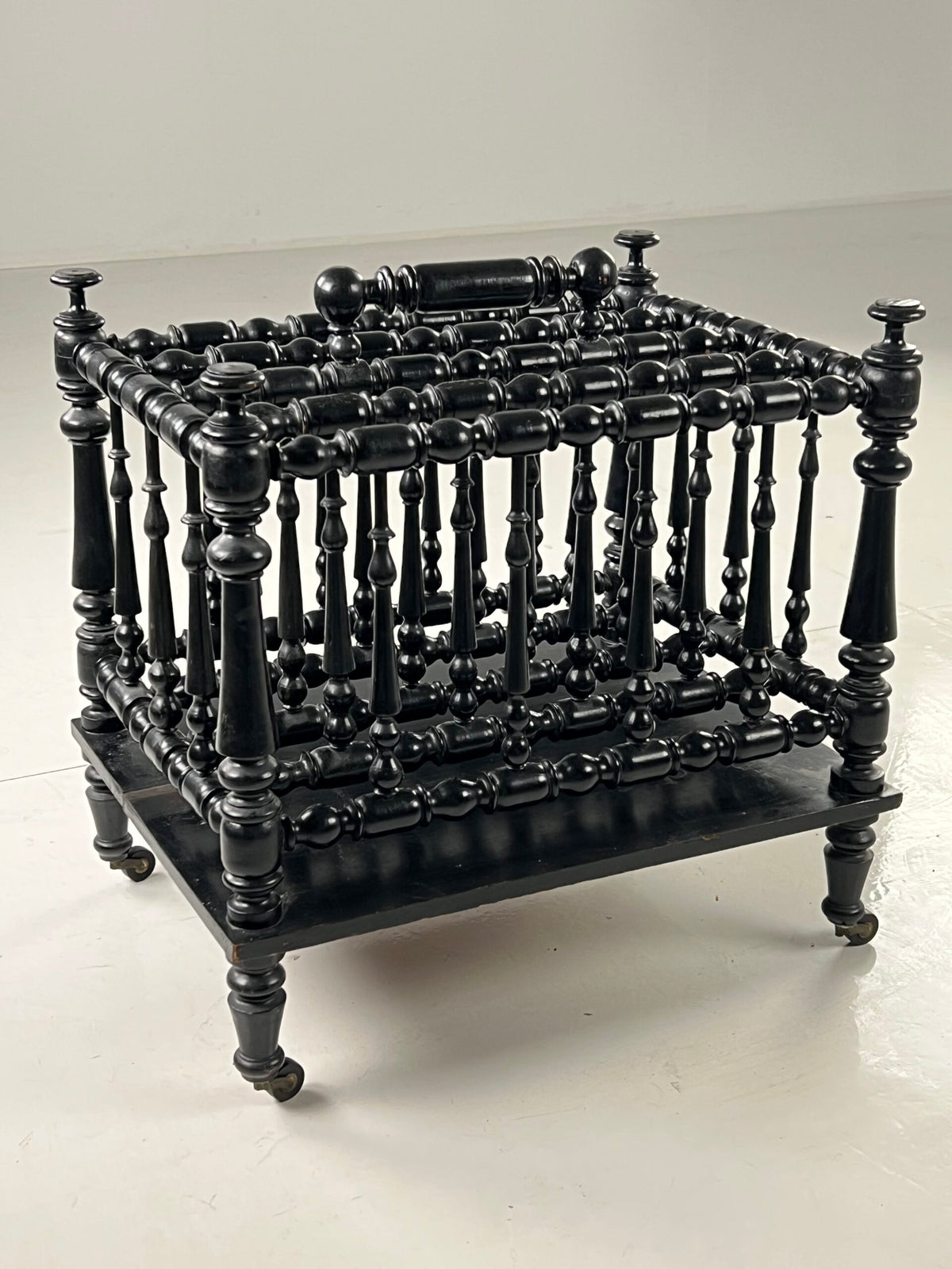 French Napoleon III Magazine Rack on Castors, 19th Century, photo 2
