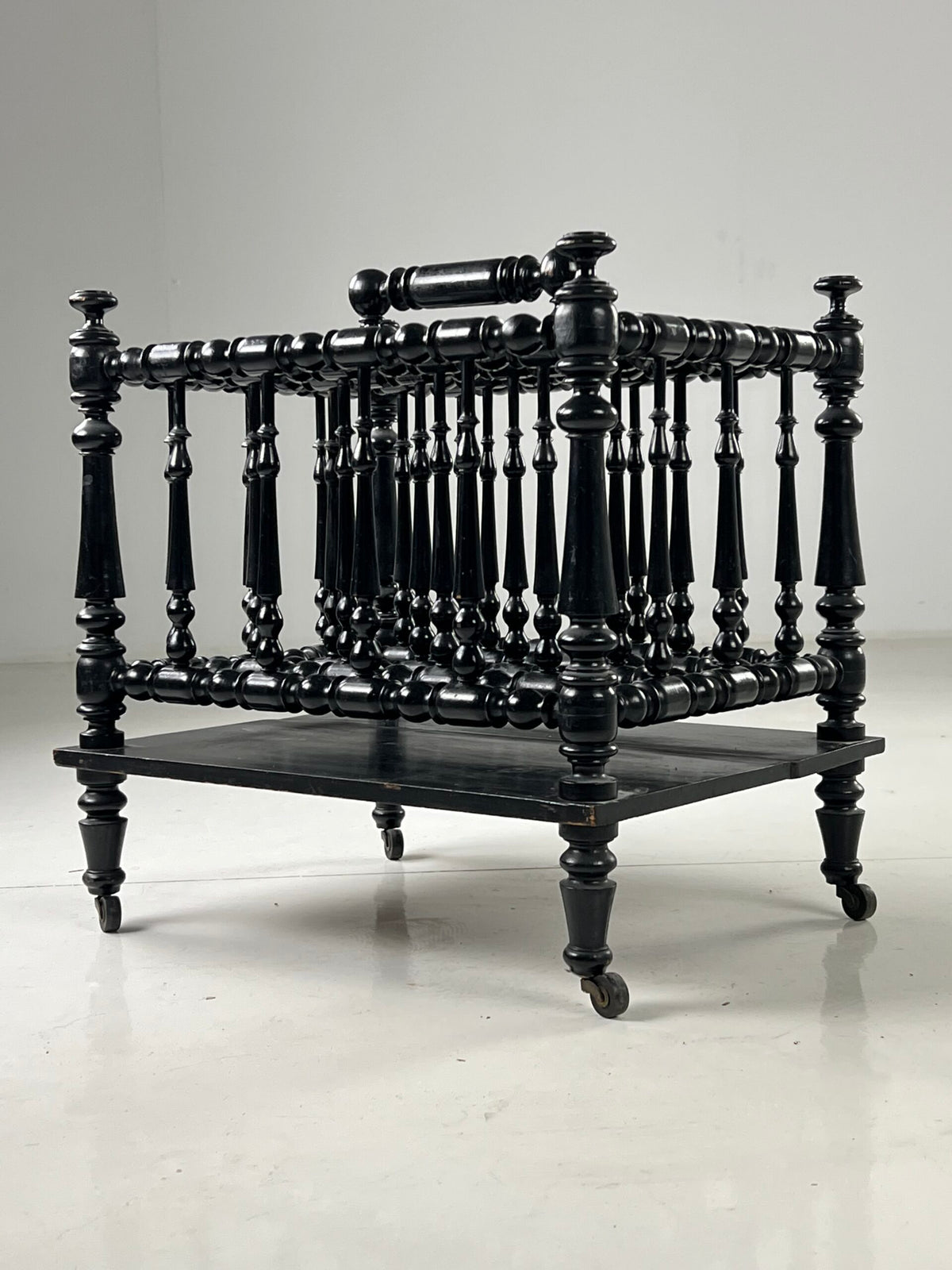 French Napoleon III Magazine Rack on Castors, 19th Century, photo 1