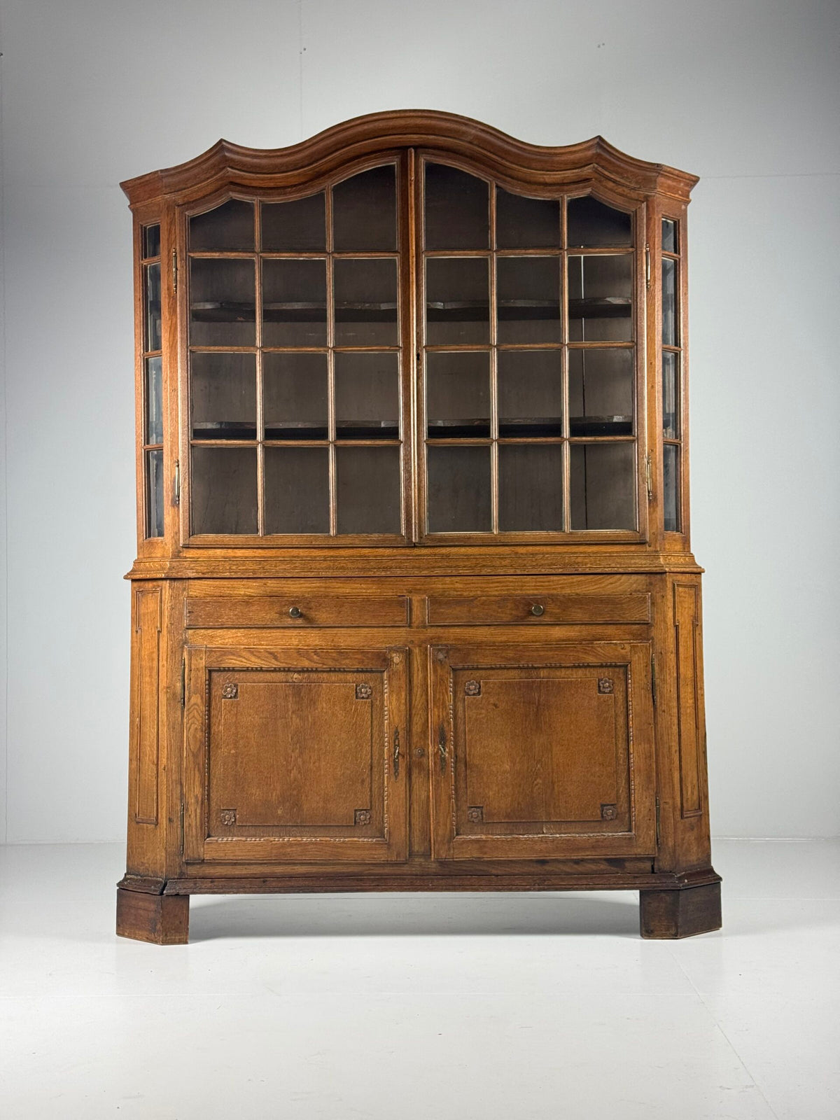 Belgian Oak Display Cabinet from Liege, 18th Century, photo 17