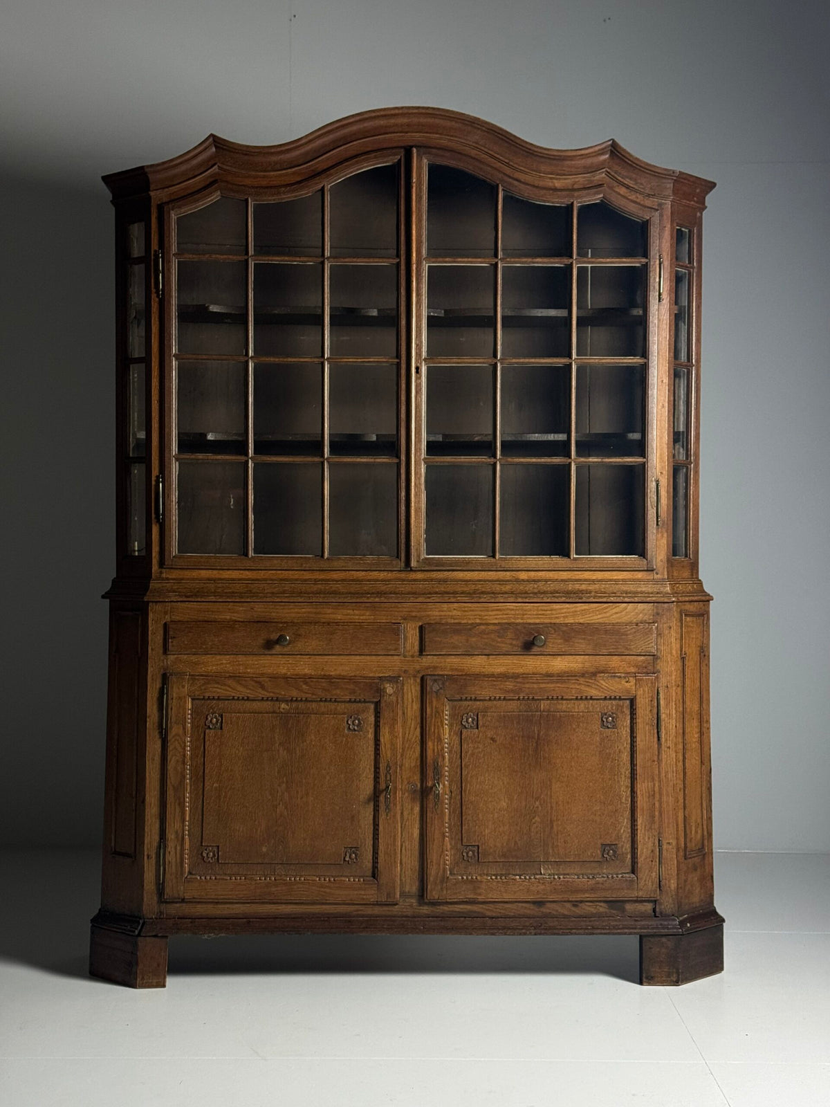 Belgian Oak Display Cabinet from Liege, 18th Century, photo 3