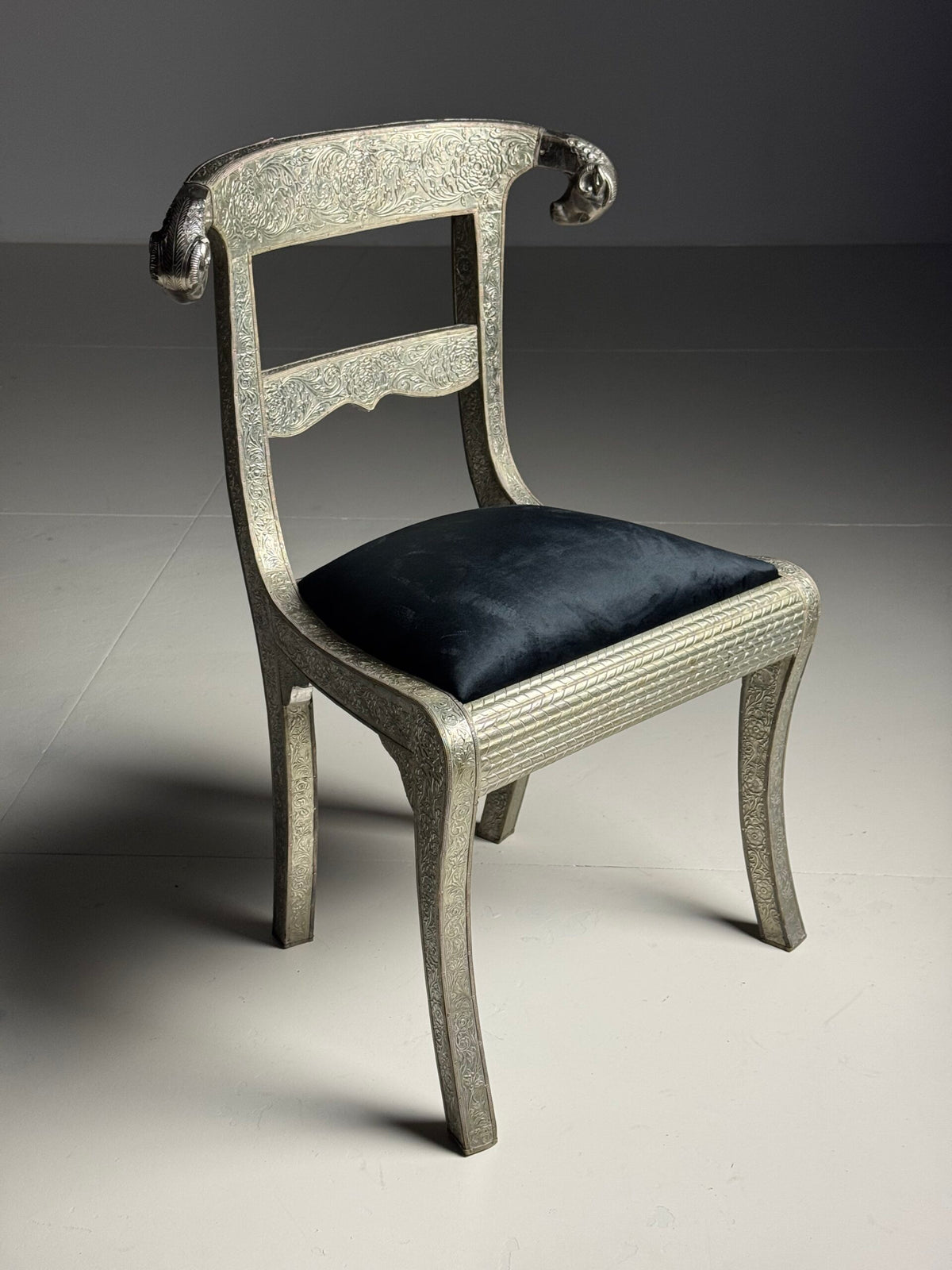 Set of Four Anglo-Indian Dowry Chairs with Tin Cladding, photo 3
