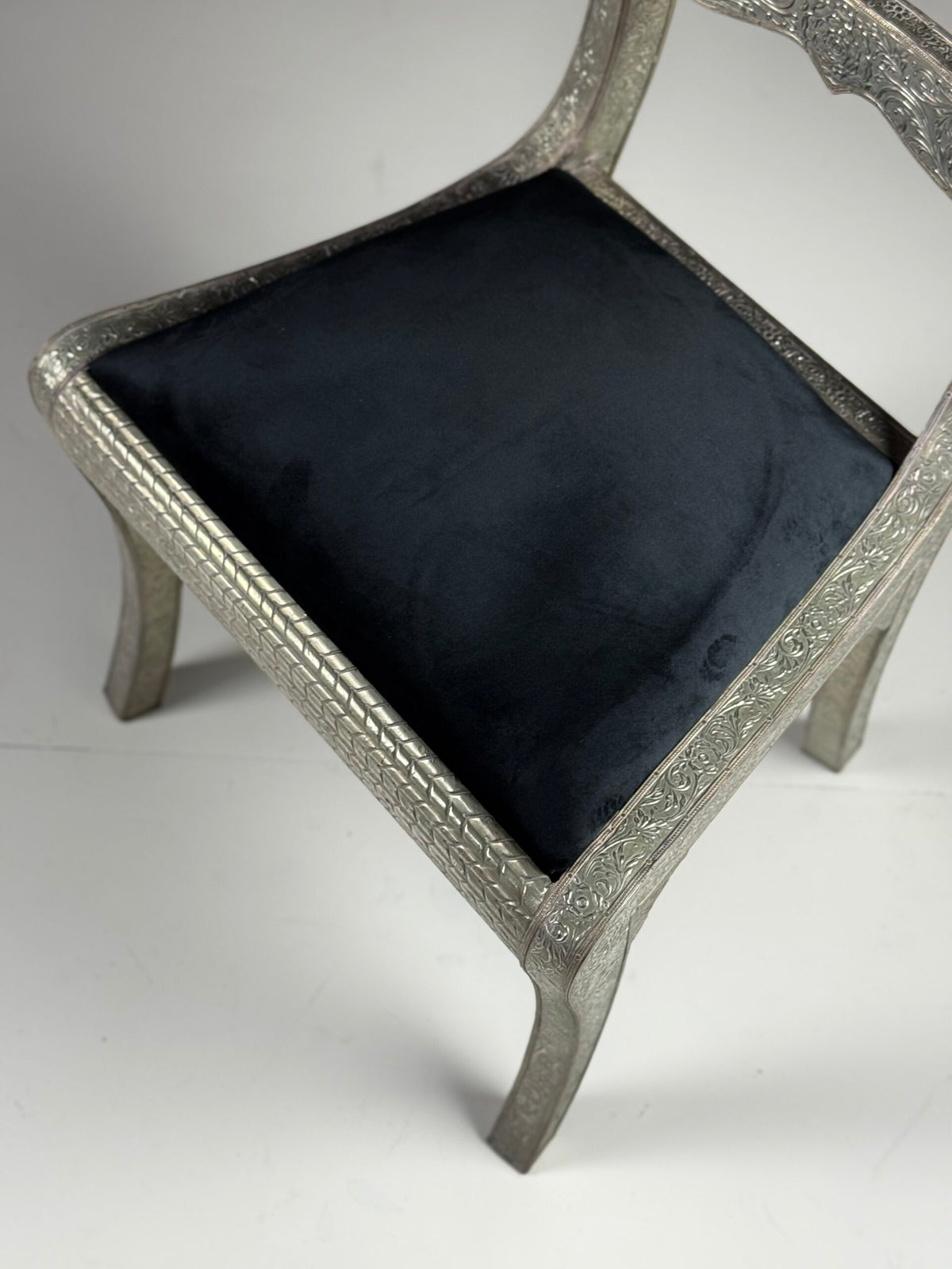 Set of Four Anglo-Indian Dowry Chairs with Tin Cladding, photo 5