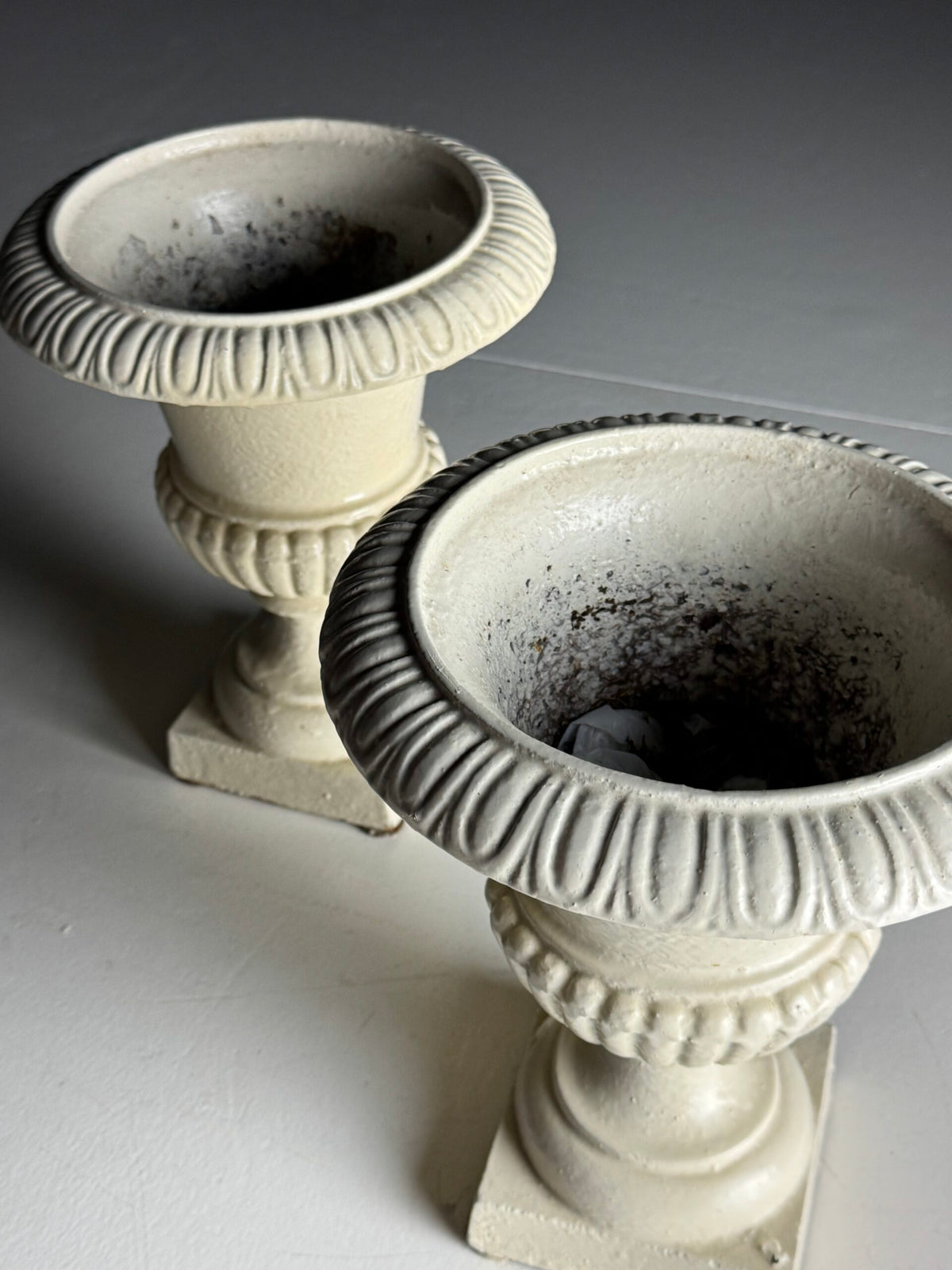 Pair of Small Cream Cast Iron Garden Urns, photo 4