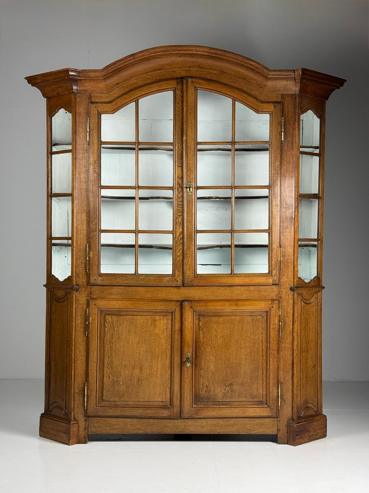 Very Large Belgian Oak Bookcase or Buffet Cabinet, c. 1800, photo 1