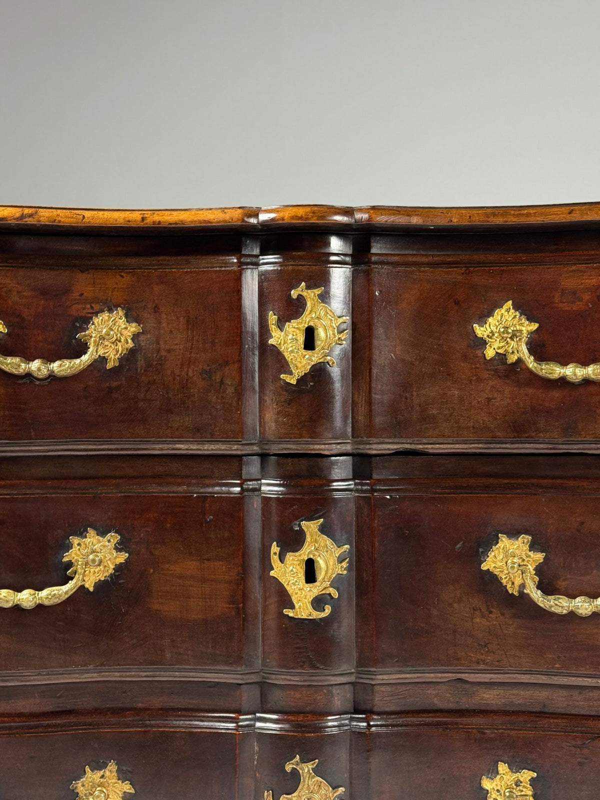 Large French Louis XV Walnut Commode, 18th Century, photo 8