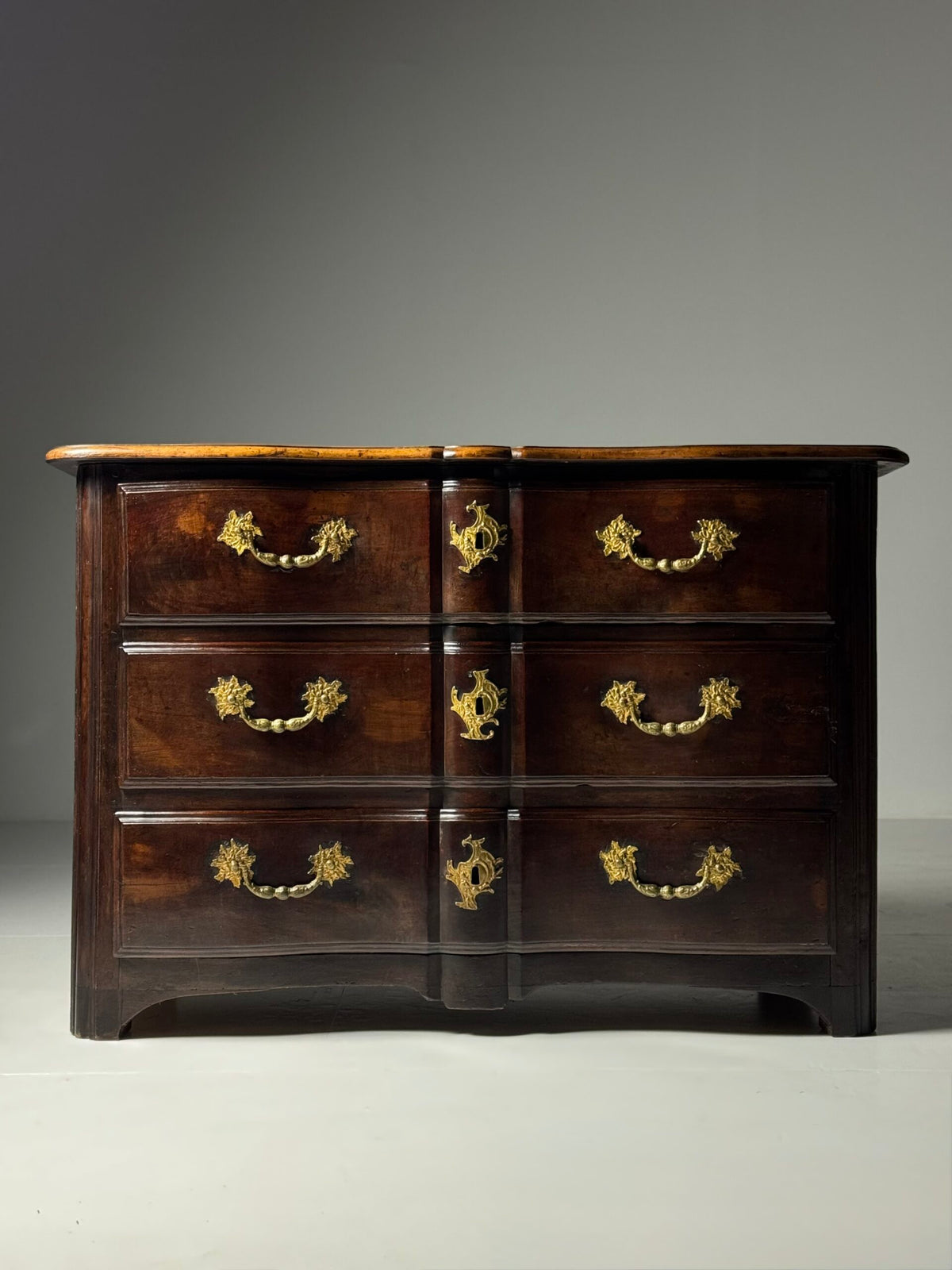 Large French Louis XV Walnut Commode, 18th Century, photo 10