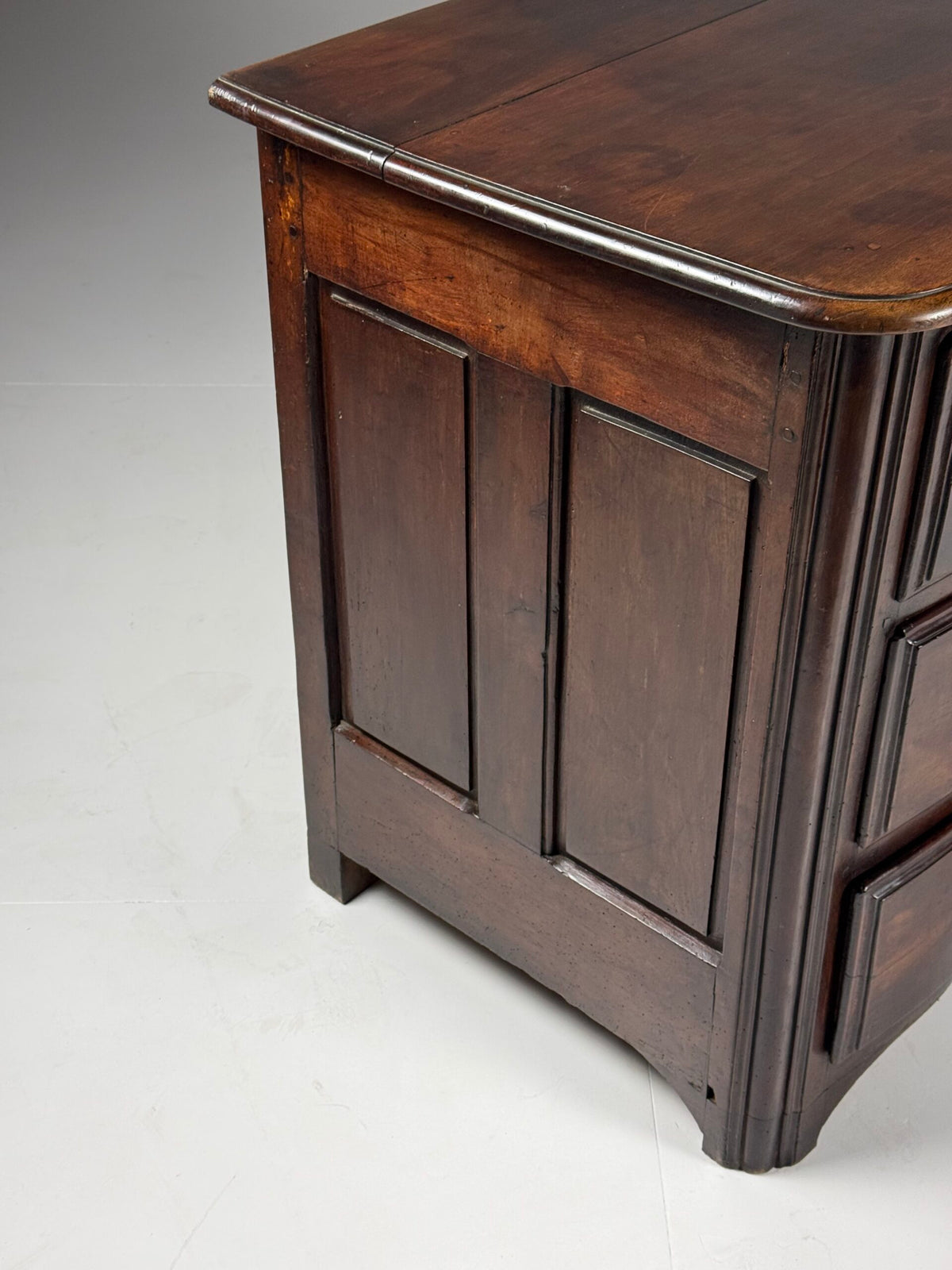 Large French Louis XV Walnut Commode, 18th Century, photo 12