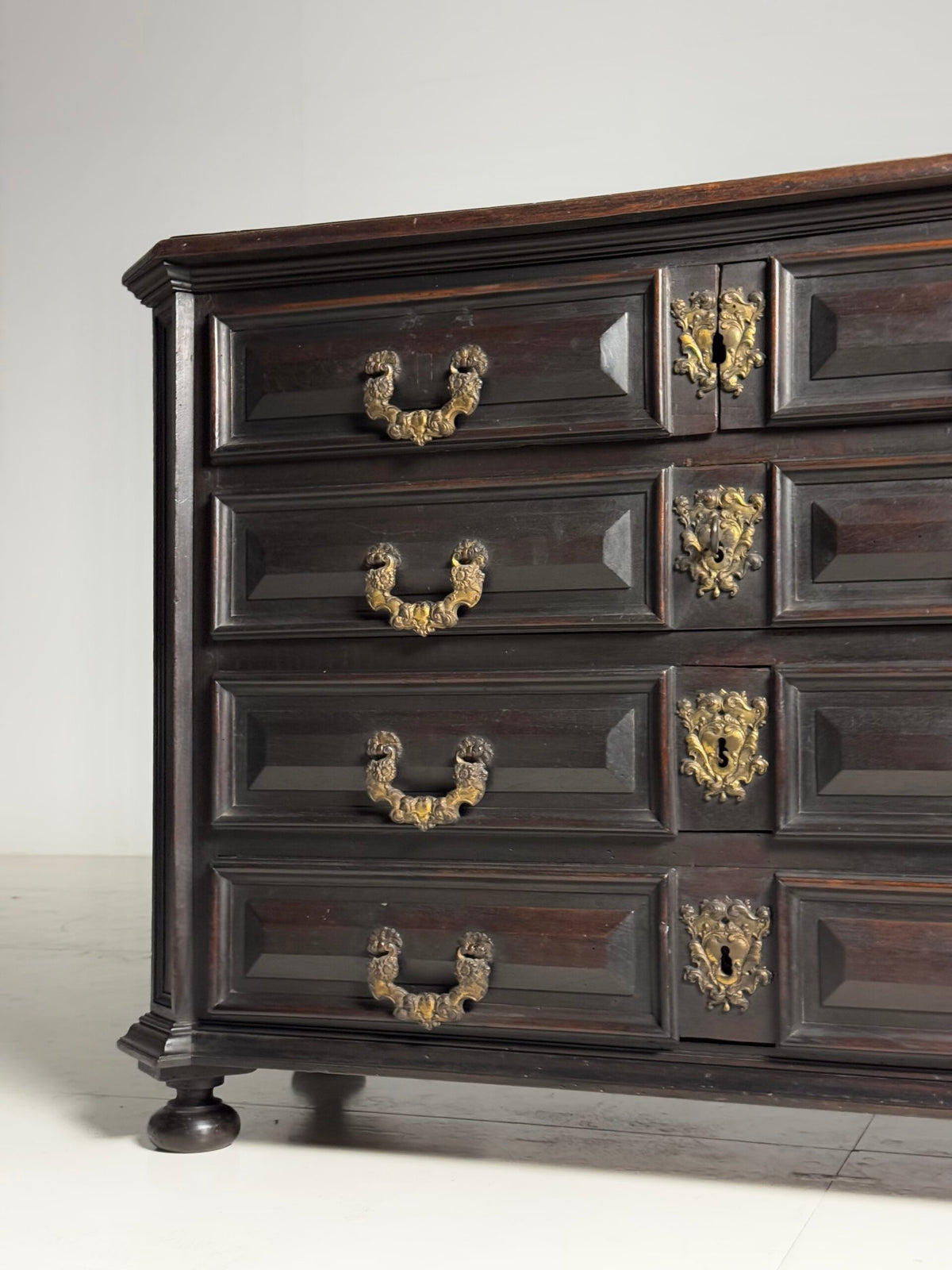 Italian Solid Walnut Commode, 18th Century, photo 32