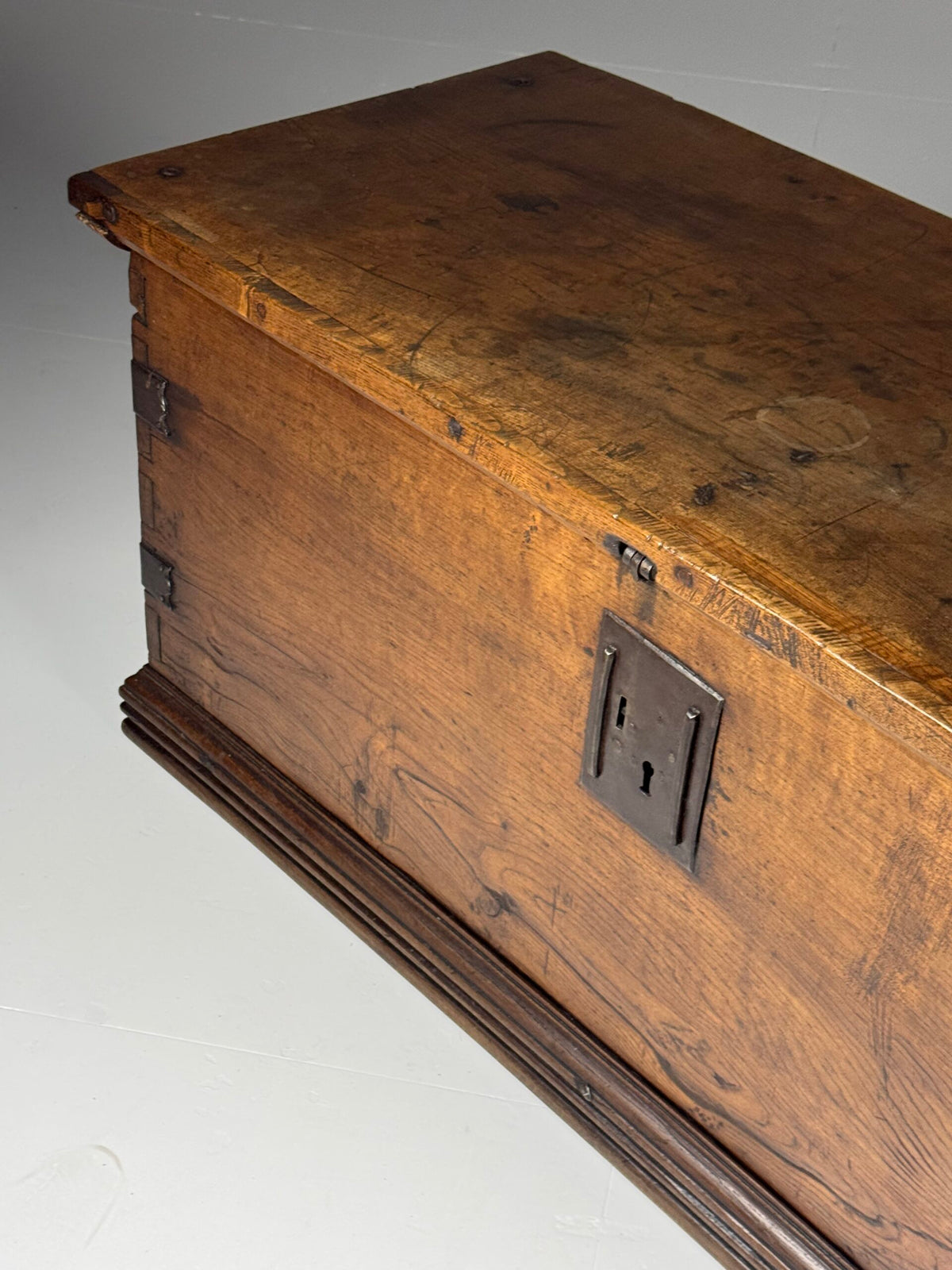 Large Spanish Walnut Chest, 18th Century, photo 30