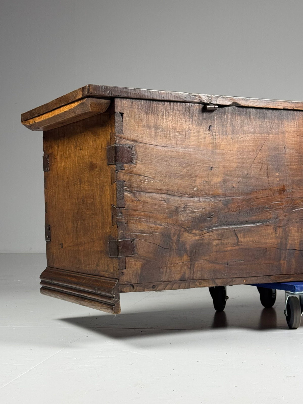 Large Spanish Walnut Chest, 18th Century, photo 3