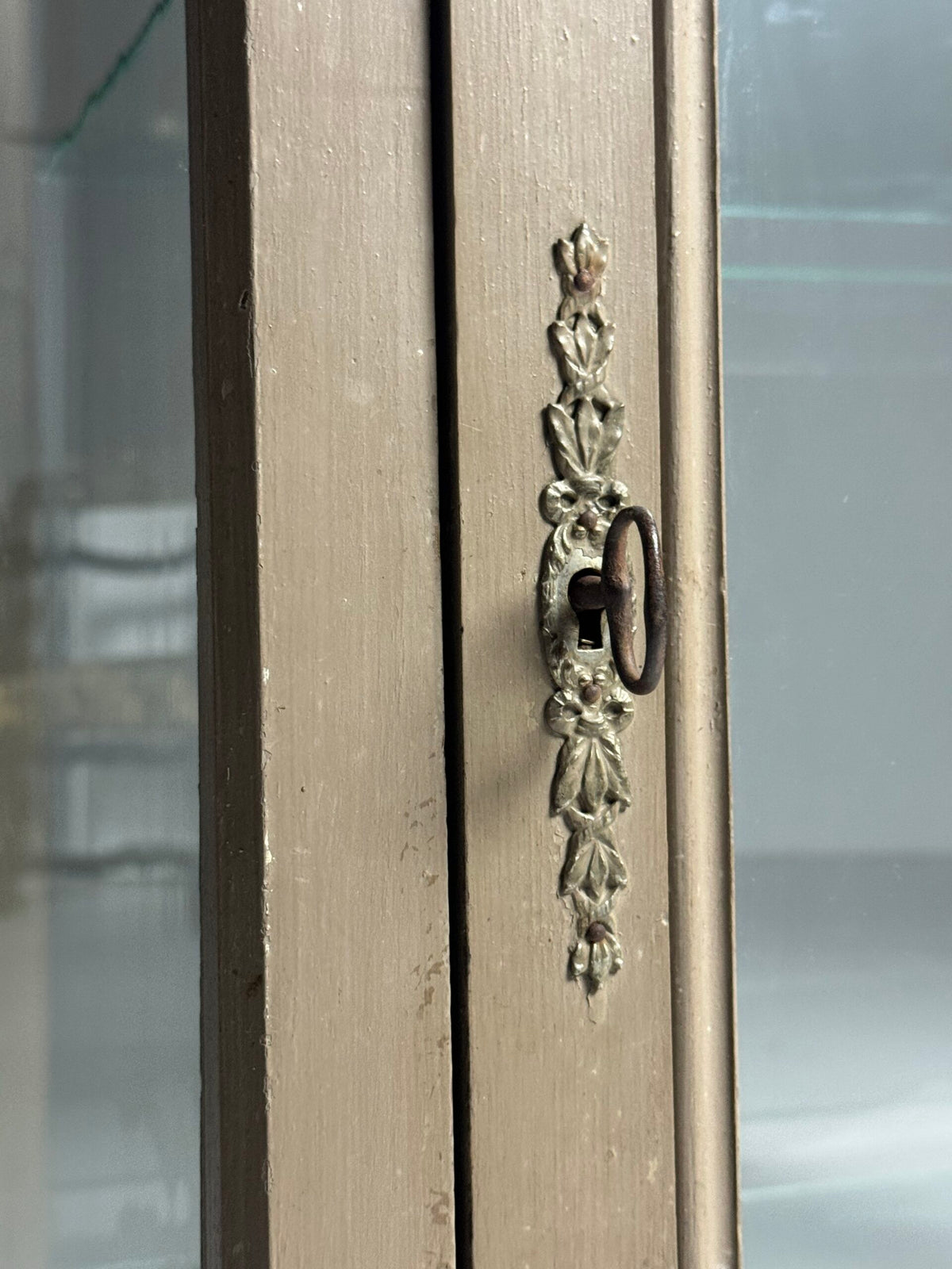 French Grey Painted Pine Display Cabinet, Early 20th Century, photo 5
