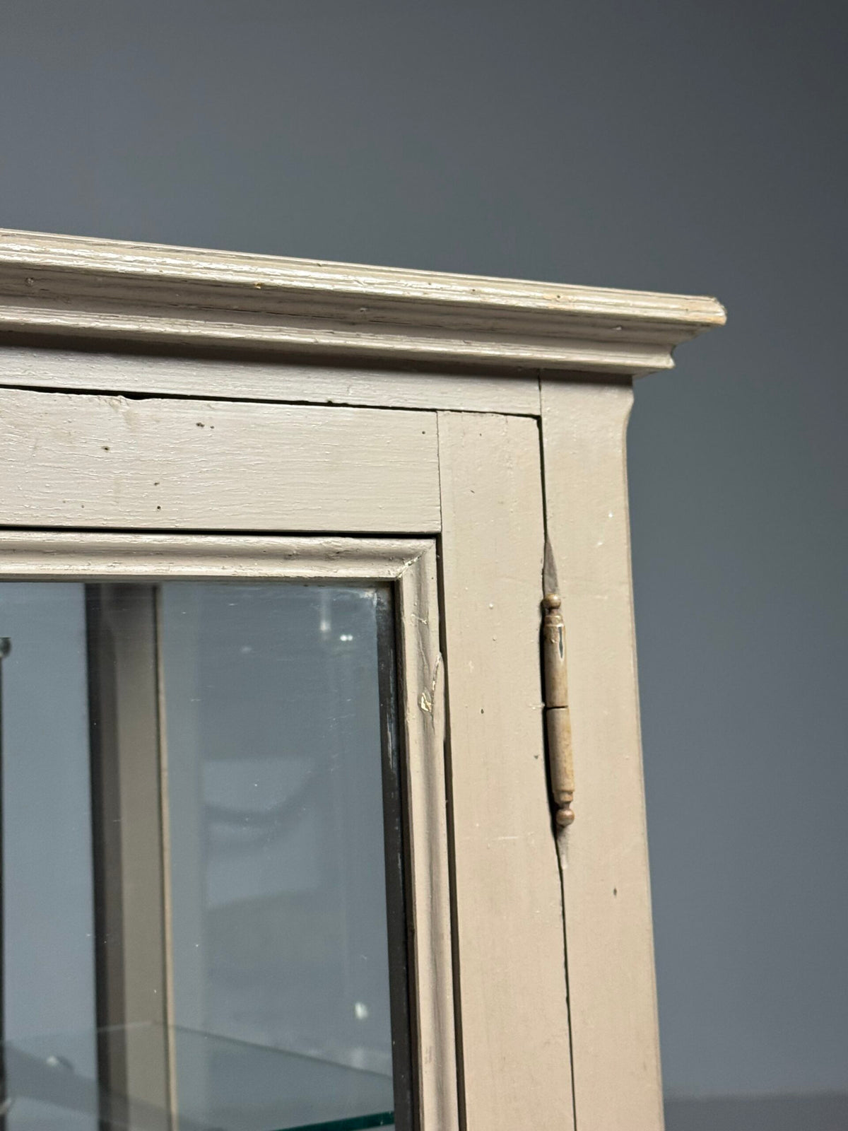 French Grey Painted Pine Display Cabinet, Early 20th Century, photo 4