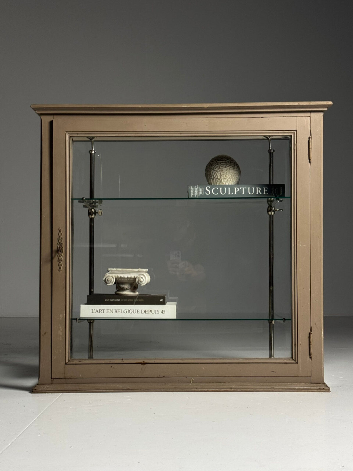 French Grey Painted Pine Display Cabinet, Early 20th Century, photo 1