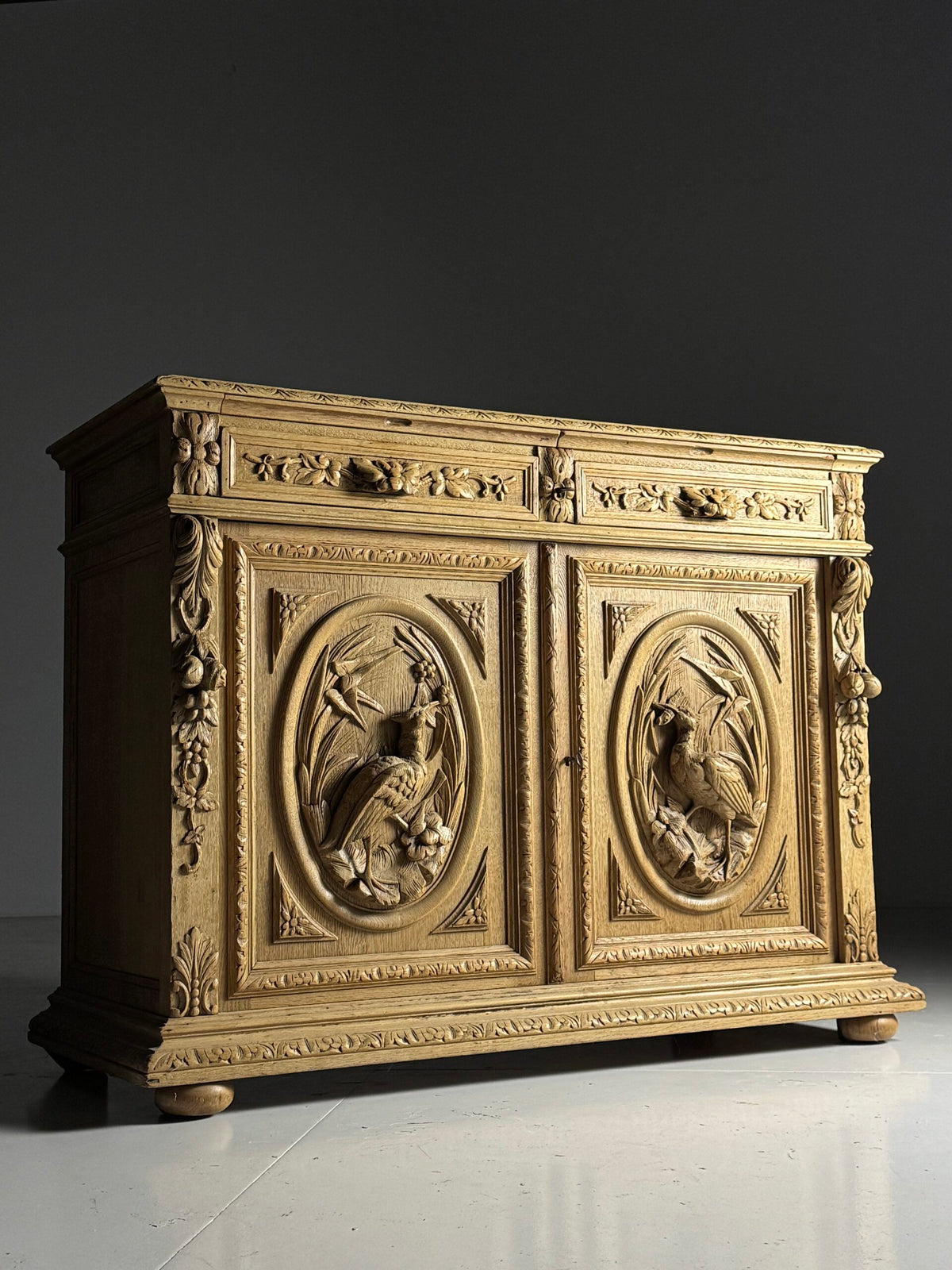 Belgian Carved Oak Buffet from Liege, 19th Century, photo 1