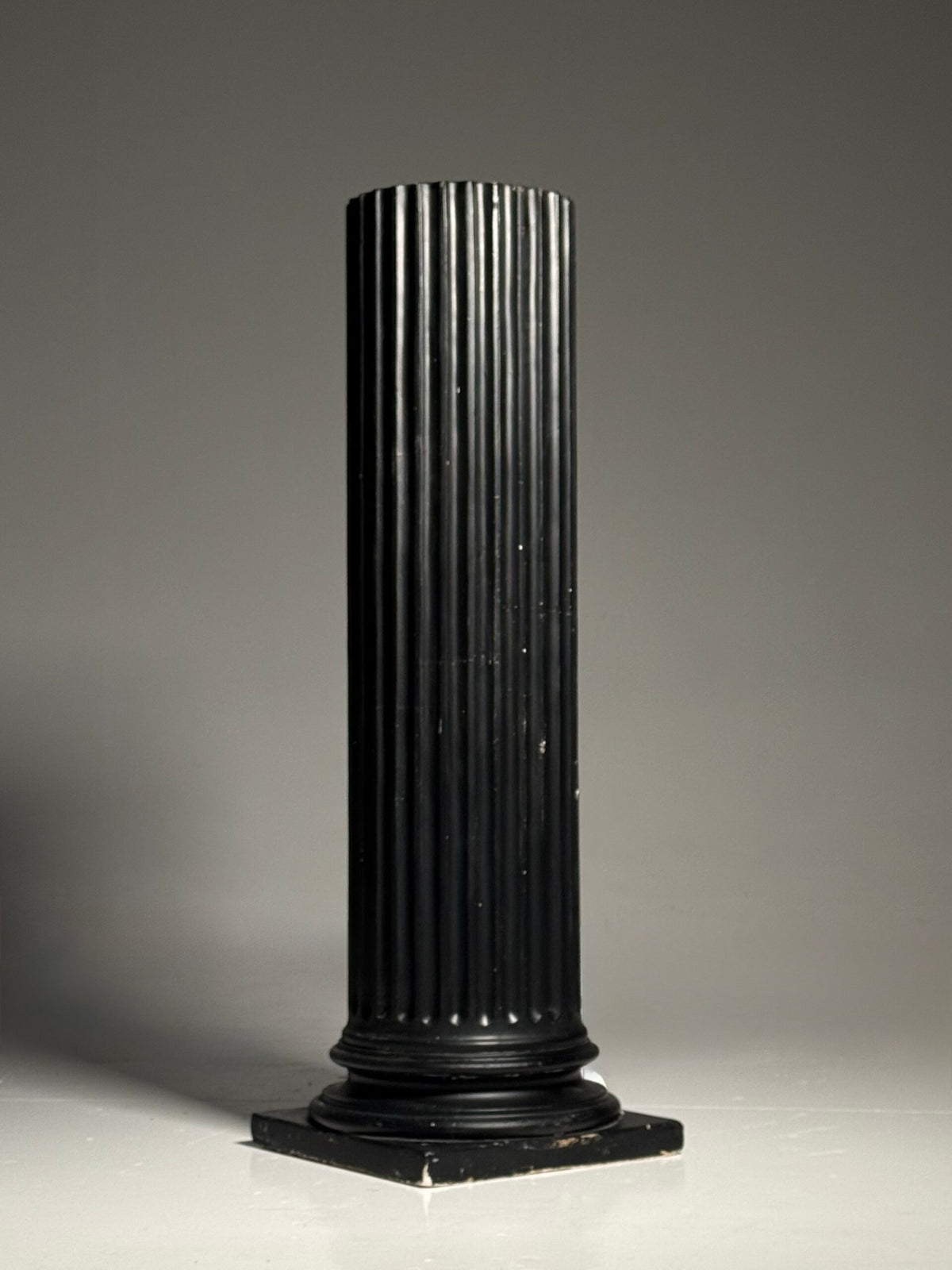 Neoclassical Black Plaster Column Pedestal, photo 1