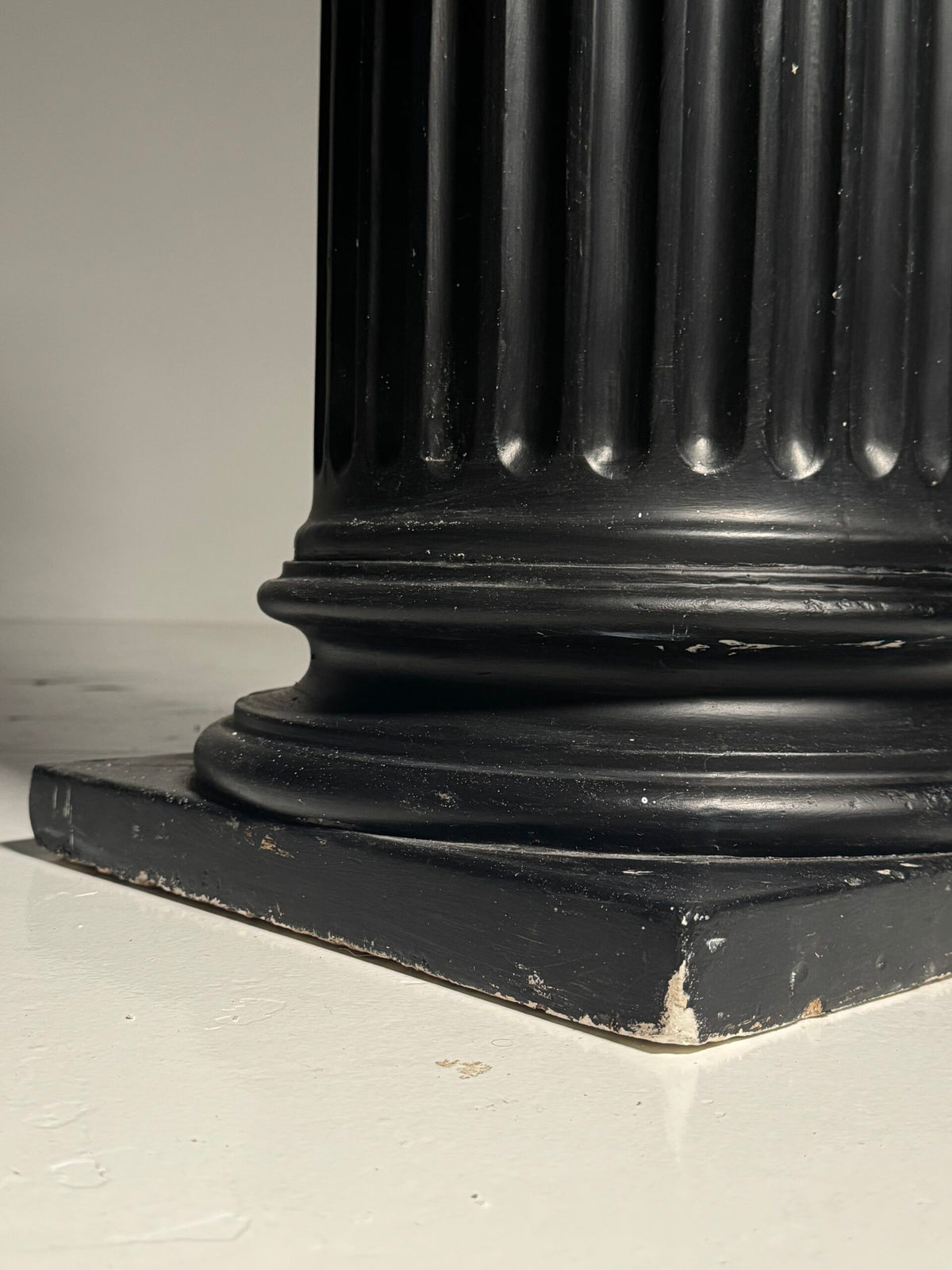Neoclassical Black Plaster Column Pedestal, photo 7