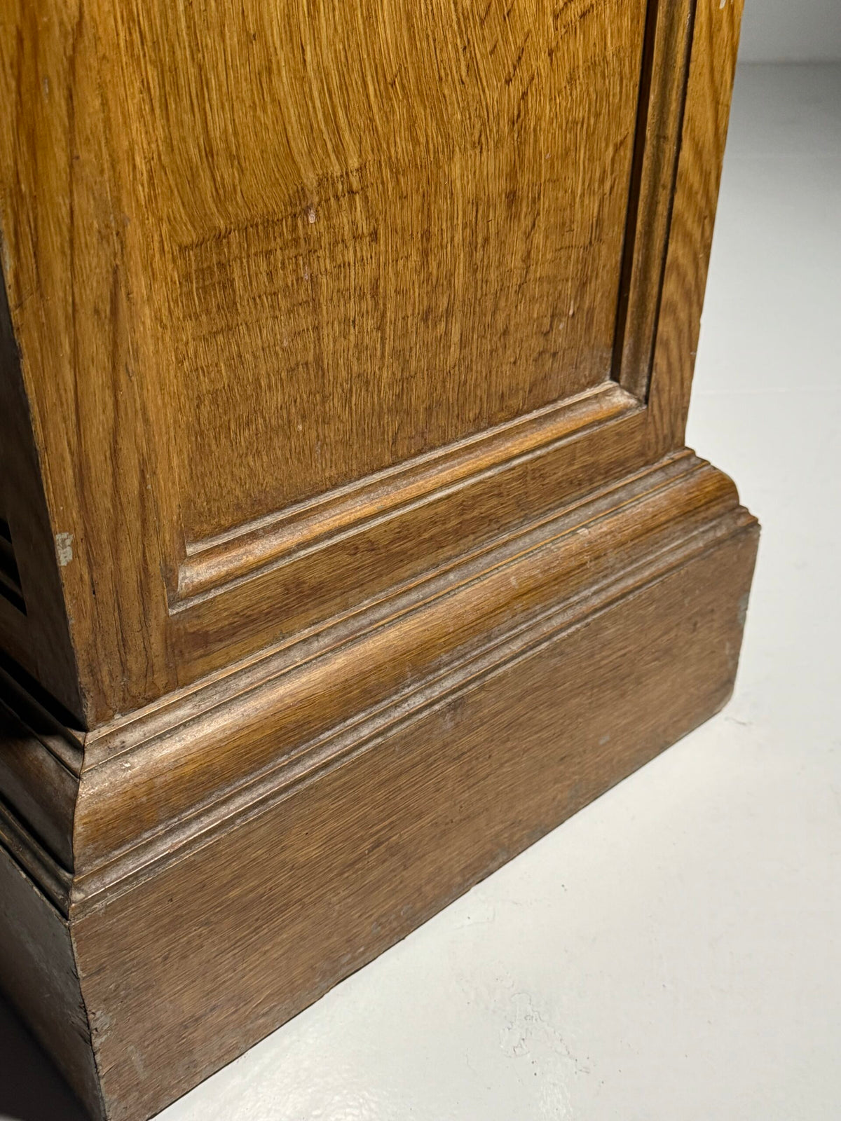 Classic Wooden Column Pedestal Painted Faux Bois Oak, 20th Century, photo 5