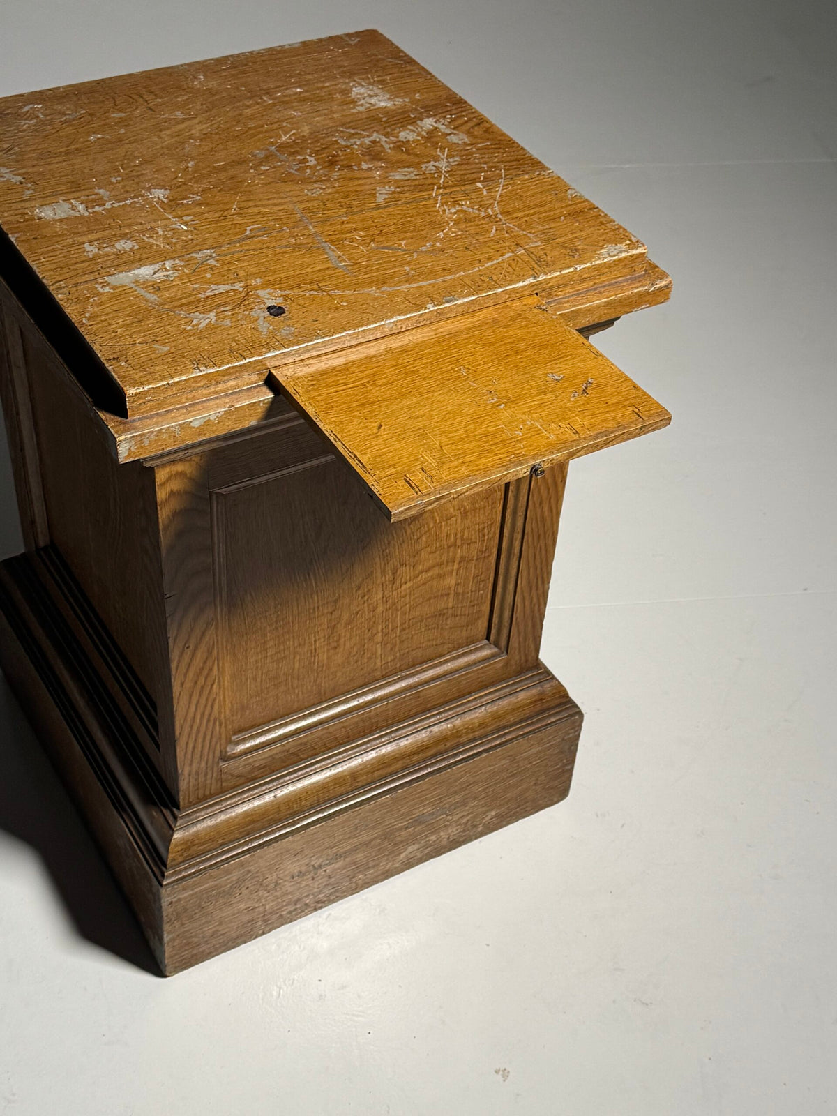 Classic Wooden Column Pedestal Painted Faux Bois Oak, 20th Century, photo 8