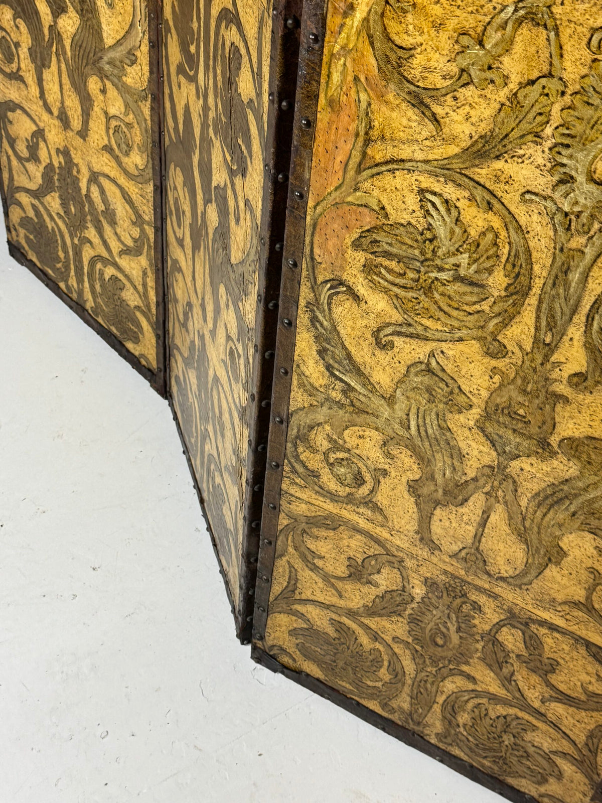 19th Century French Yellow Leather Folding Screen, photo 5