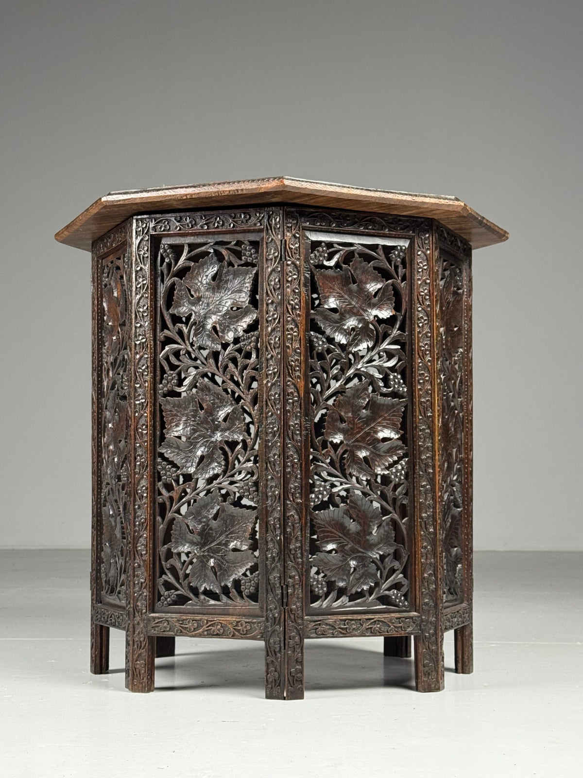 Anglo Indian Hand Carved Folding Side Table, 19th Century, photo 6