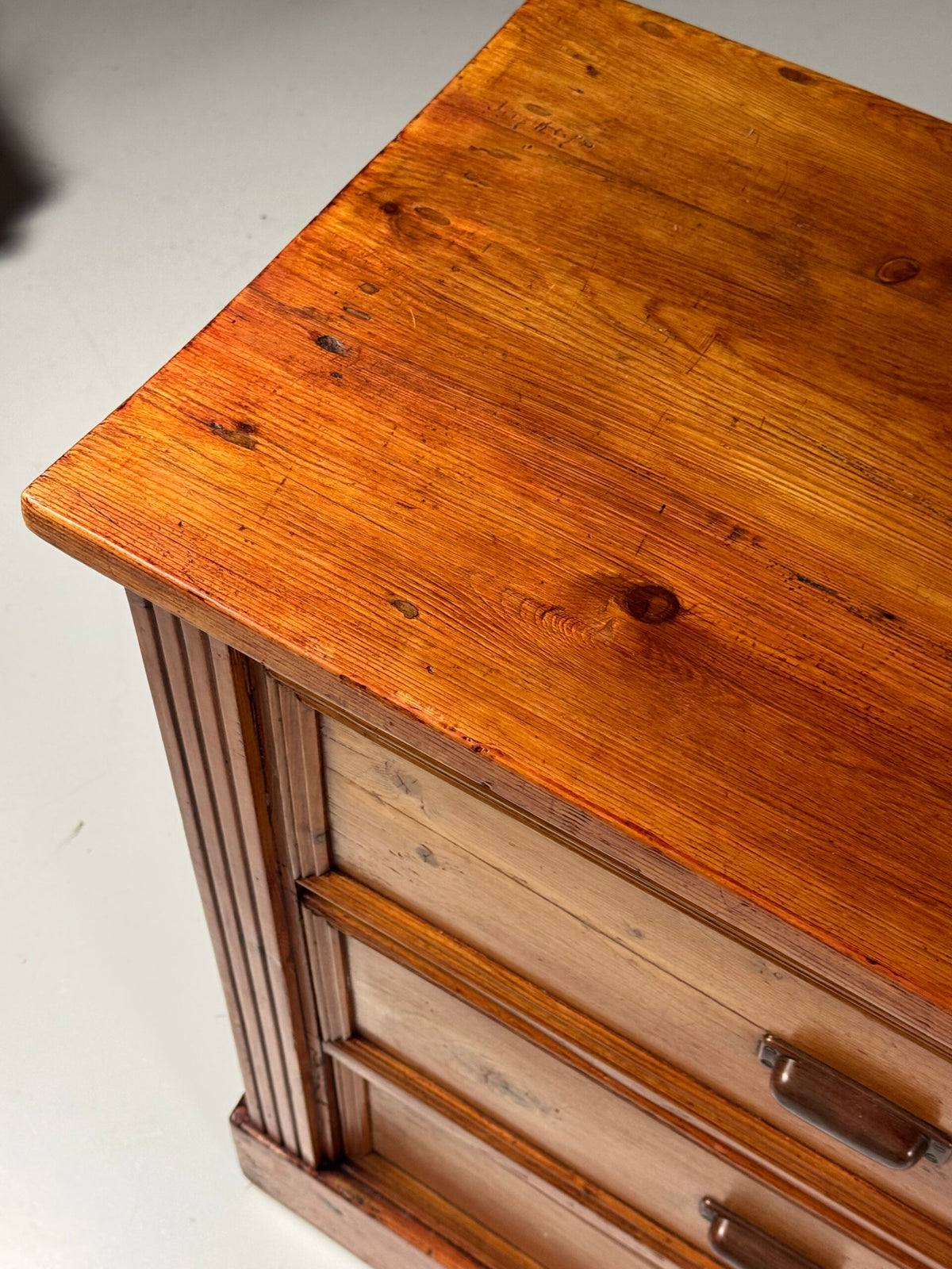 Very Long Pine Apothecary Cabinet with 15 Drawers, Mid 20th Century, photo 3