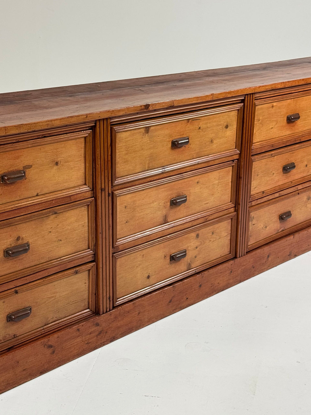 Very Long Pine Apothecary Cabinet with 15 Drawers, Mid 20th Century, photo 2
