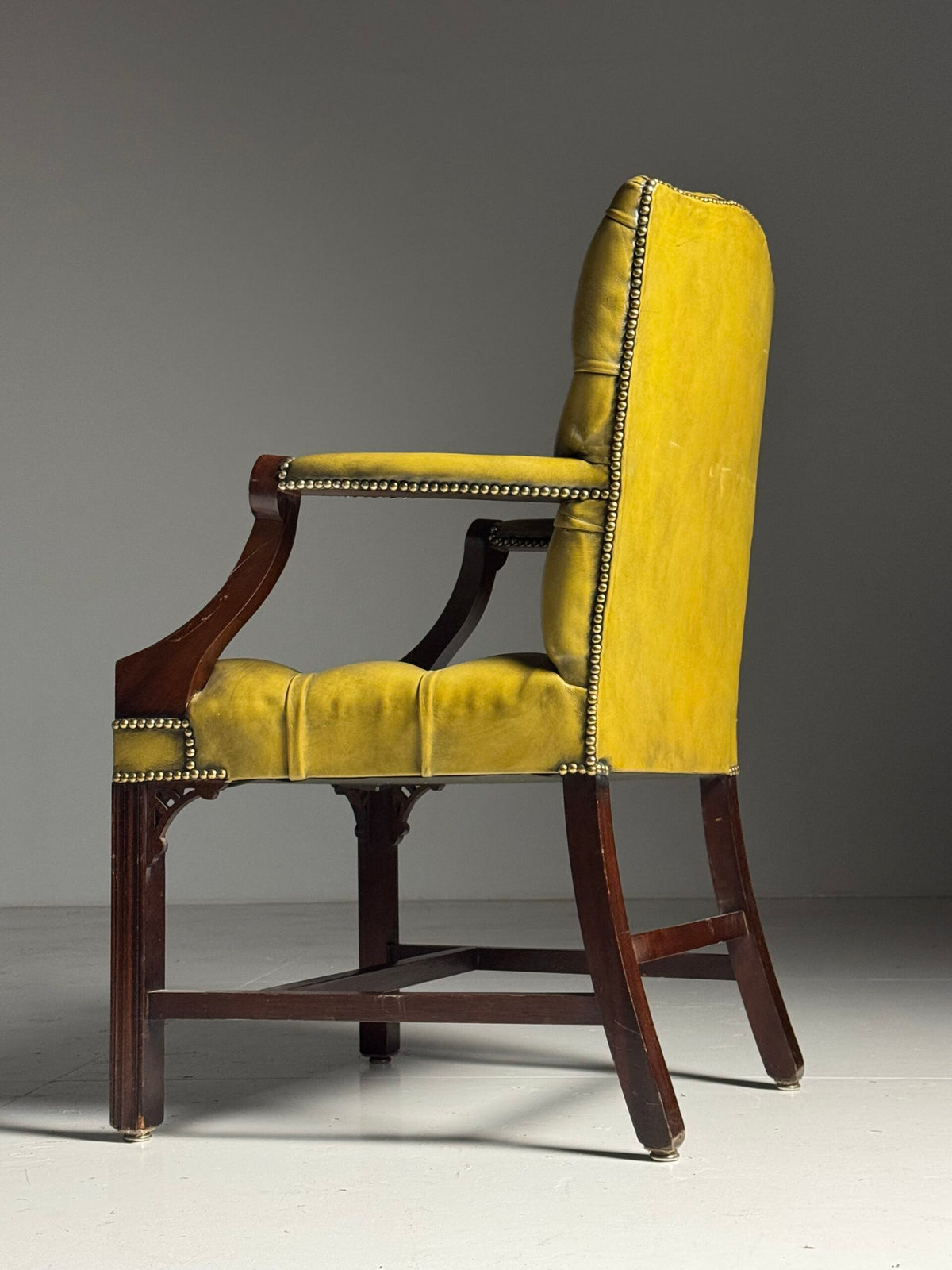 Mid 20th Century Green Leather Buttoned Desk Armchair, photo 2