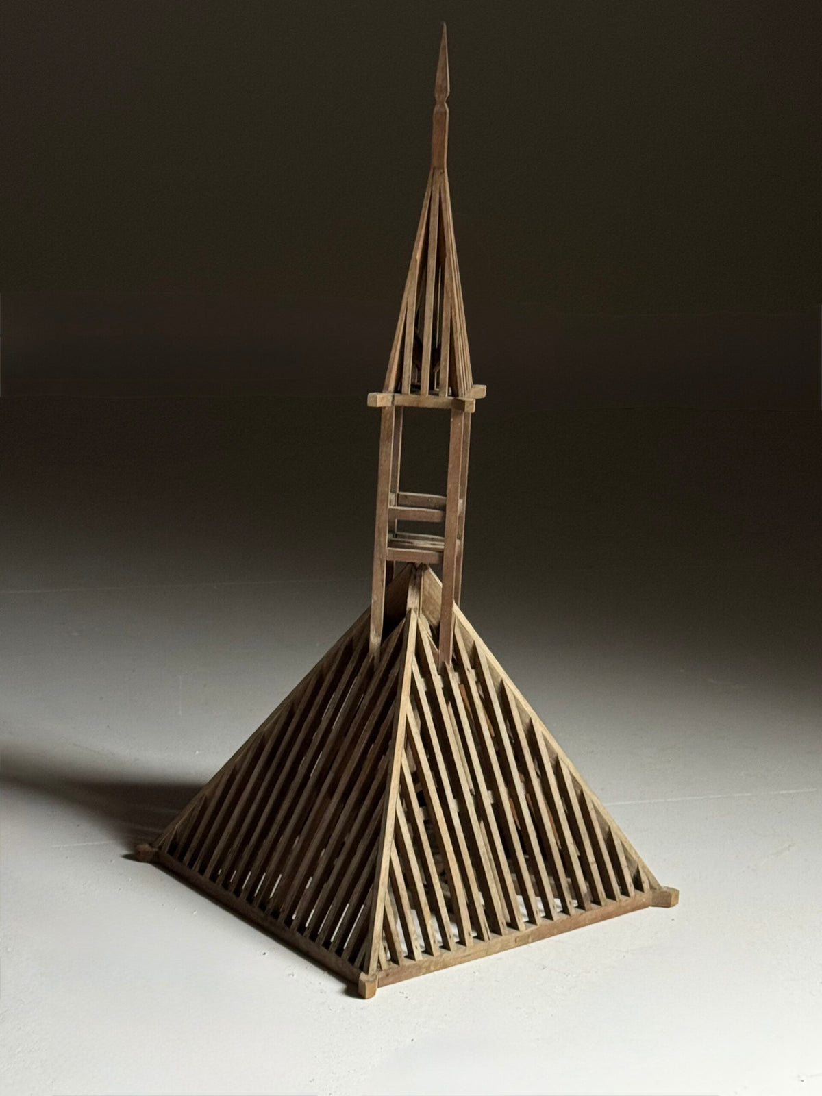 Pièce de Maîtrise Roof Construction, 20th Century, photo 1