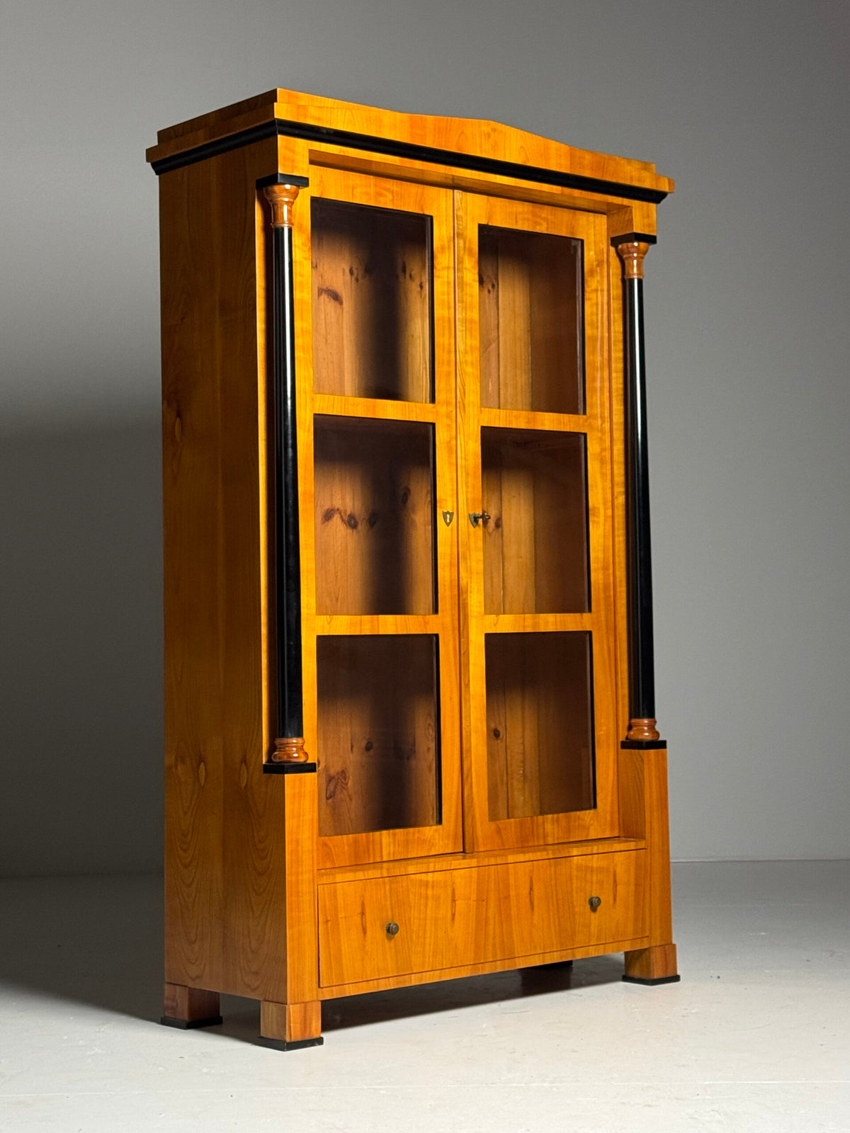 German Biedermeier Display Cabinet in Cherry Veneer, 19th Century, photo 8