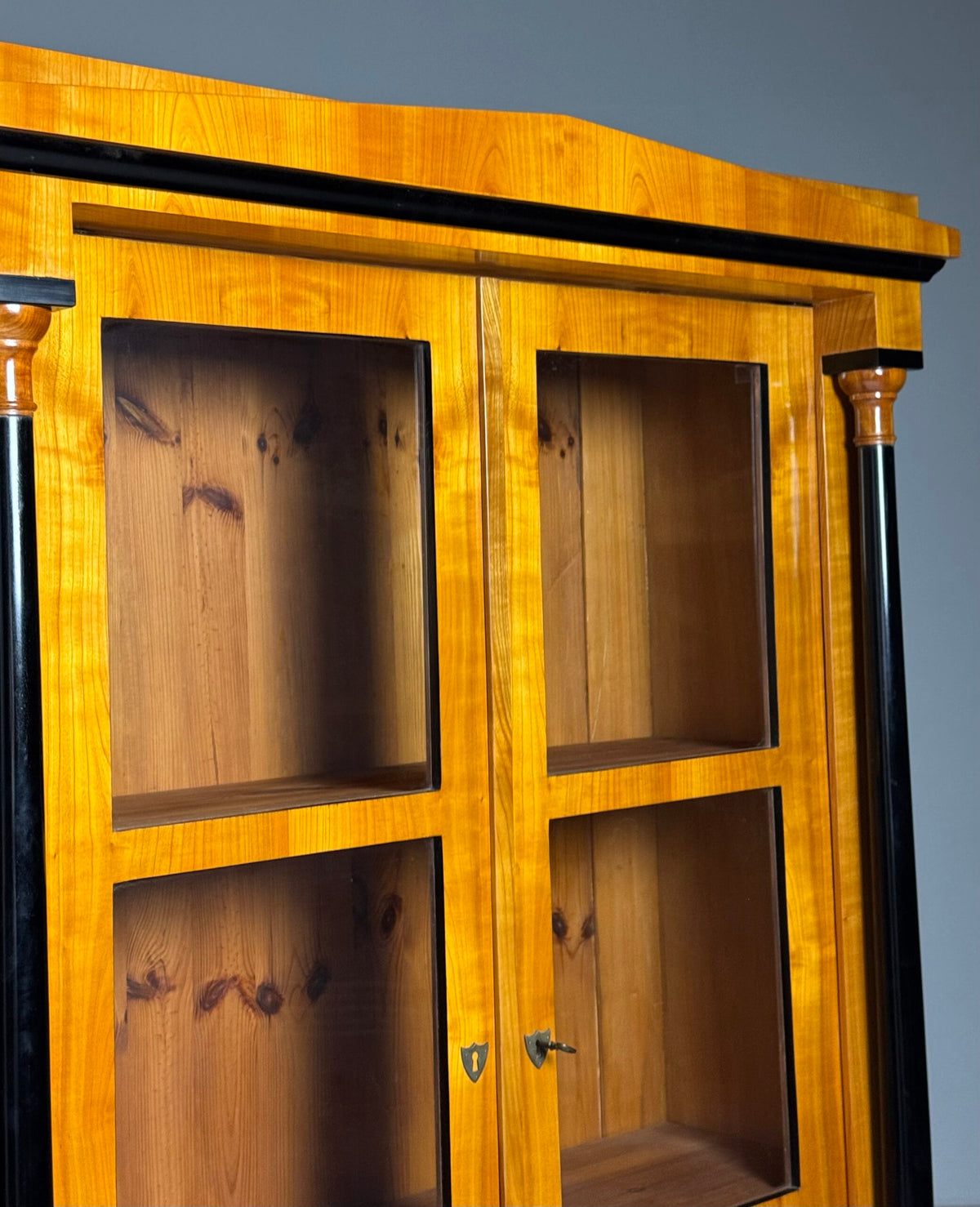 German Biedermeier Display Cabinet in Cherry Veneer, 19th Century, photo 6