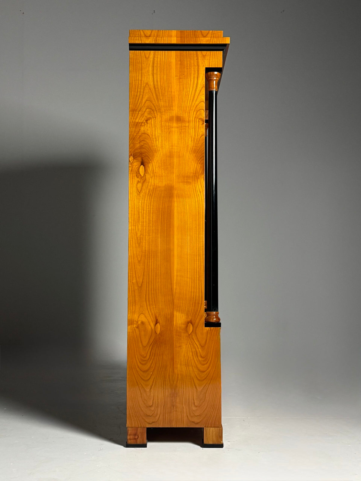 German Biedermeier Display Cabinet in Cherry Veneer, 19th Century, photo 5
