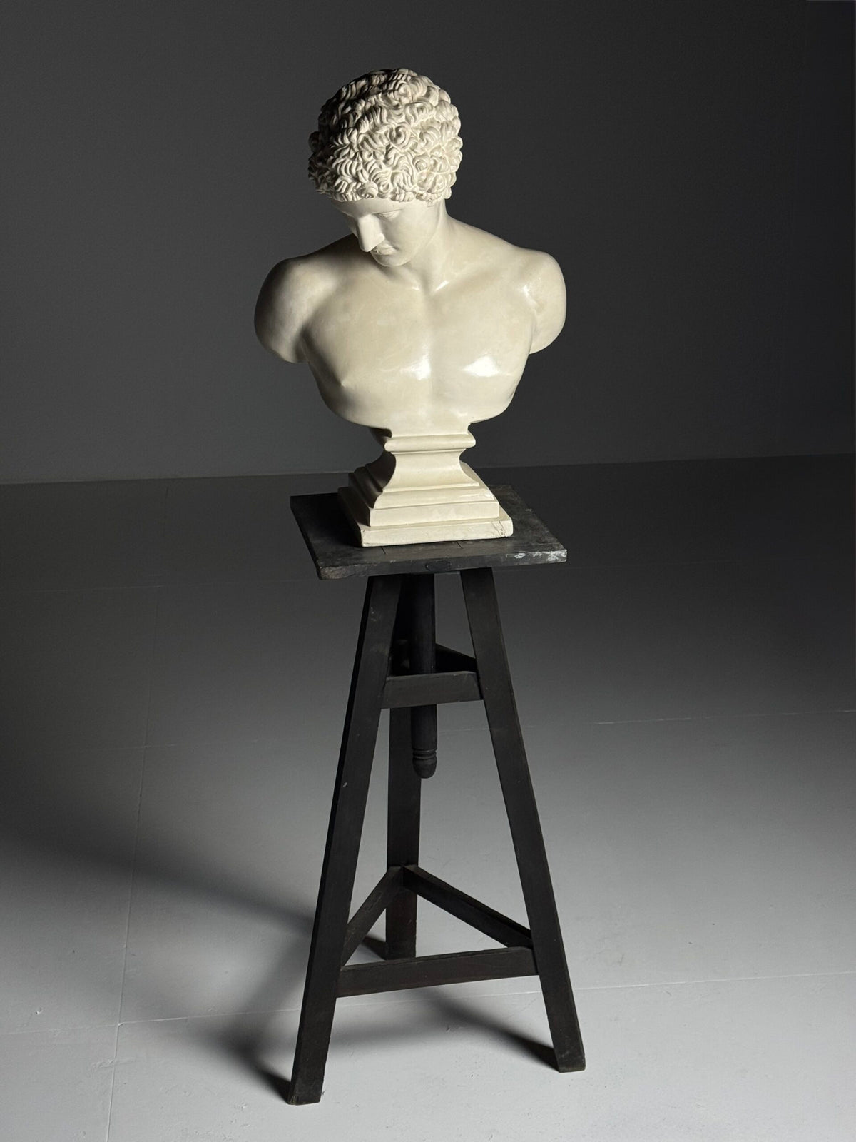 Vintage Ebonised Oak Sculpture Stand, Paris, Mid 20th Century, photo 5