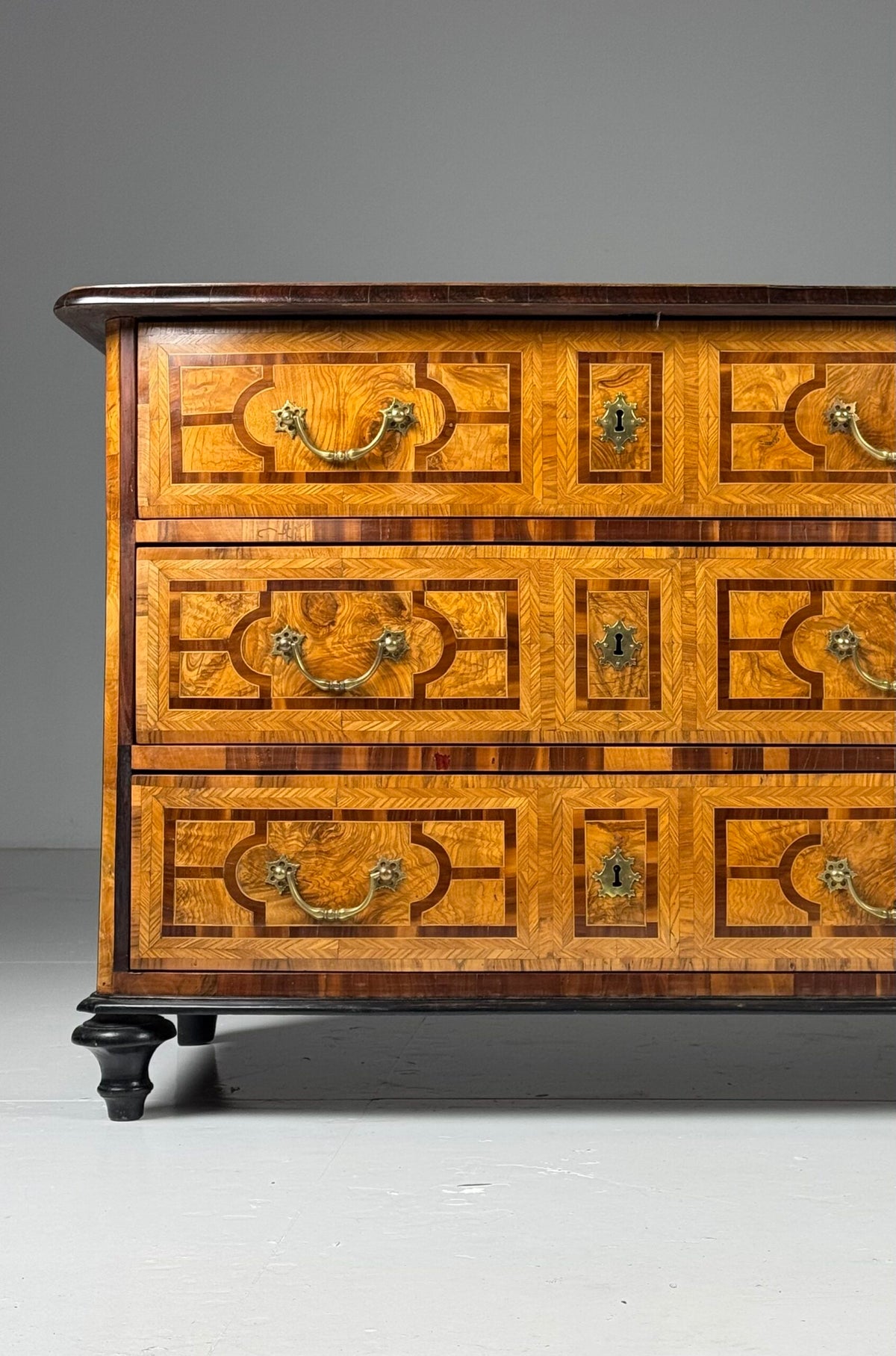 French Marquetry Chest of Drawers, Dauphine, 18th Century, photo 25