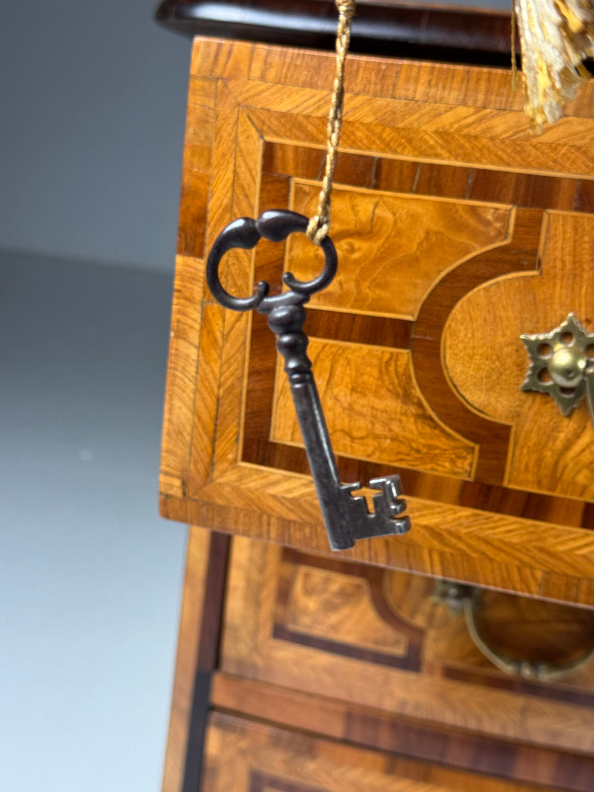 French Marquetry Chest of Drawers, Dauphine, 18th Century, photo 21
