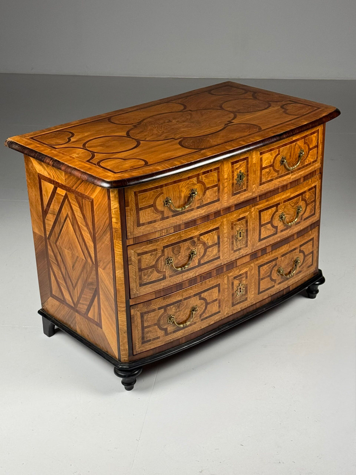 French Marquetry Chest of Drawers, Dauphine, 18th Century, photo 10